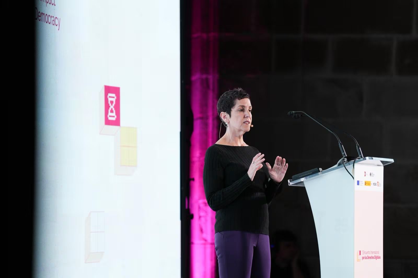 Yaël Eisentat, directora de Políticas e Impacto de Cybersecurity for Democracy, durante el I Encuentro de Derechos Digitales en Barcelona. (Mobile World Capital)