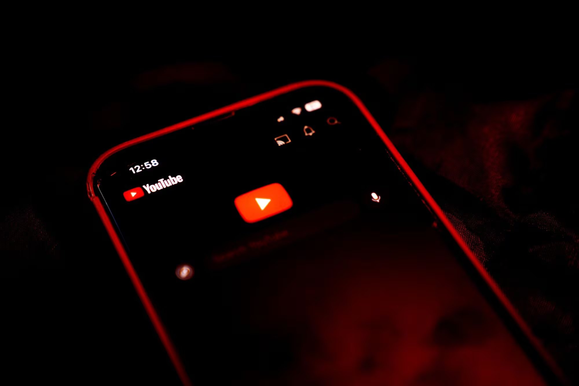 YouTube apuesta por una detección a demanda, en lugar de depender solo de moderación automática. (Bloomberg)