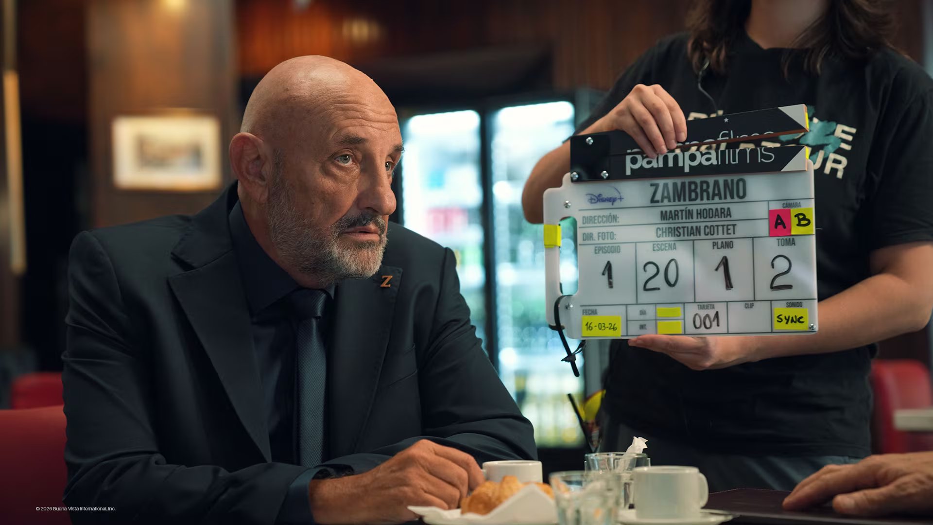 Gabriel Goity interpreta a un abogado penalista exitoso profesionalmente pero fracasado en lo familiar, ofreciendo un personaje más oscuro y polémico. (Disney Plus)