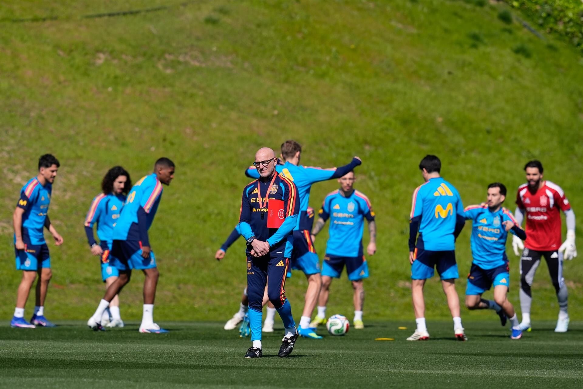 Luis De la Fuente en un entrenamiento de la Selección Española. (Europa Press)