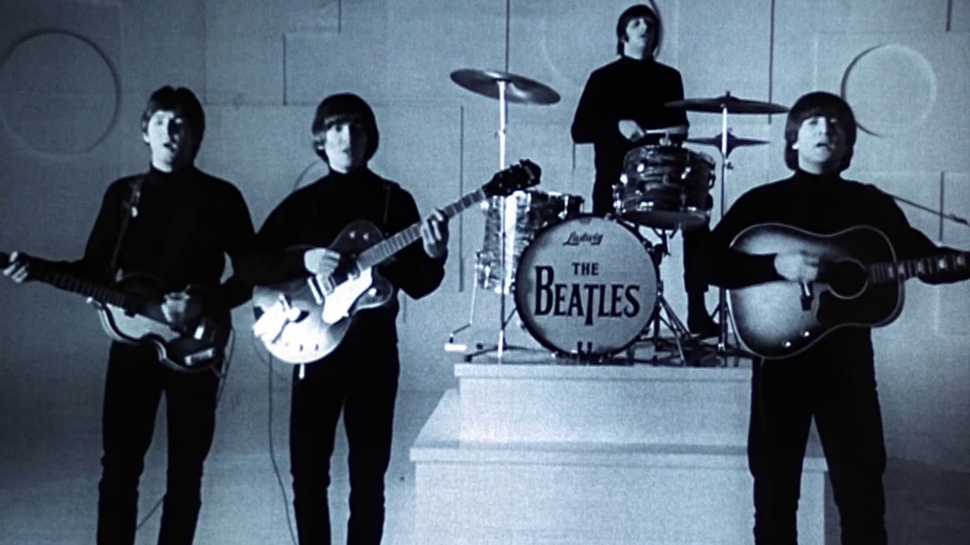 Mientras su propuesta musical se volvía más ambiciosa en el estudio, el formato de sus recitales quedó atrás (Captura de video)