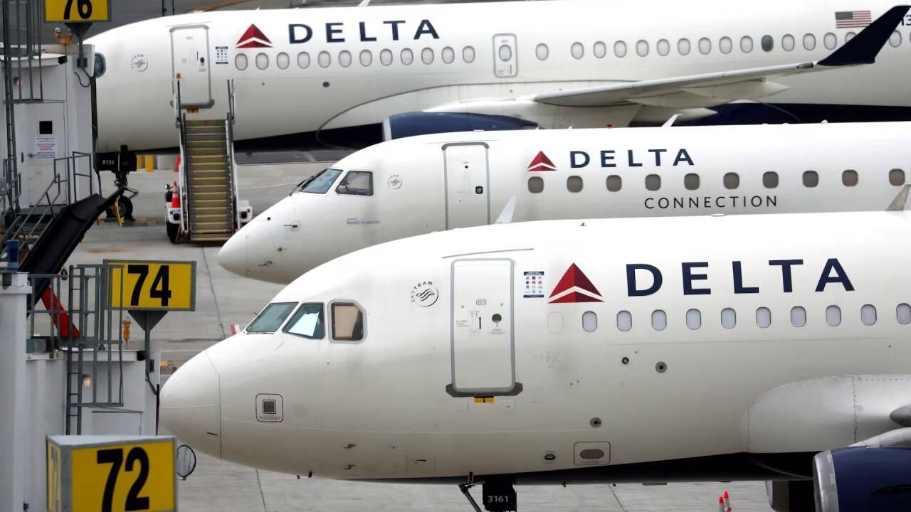 Delta Air Lines, KLM Royal Dutch Airlines y Lufthansa también aplicaron ajustes por el aumento del jet fuel y la presión sobre la industria aérea (Reuters)