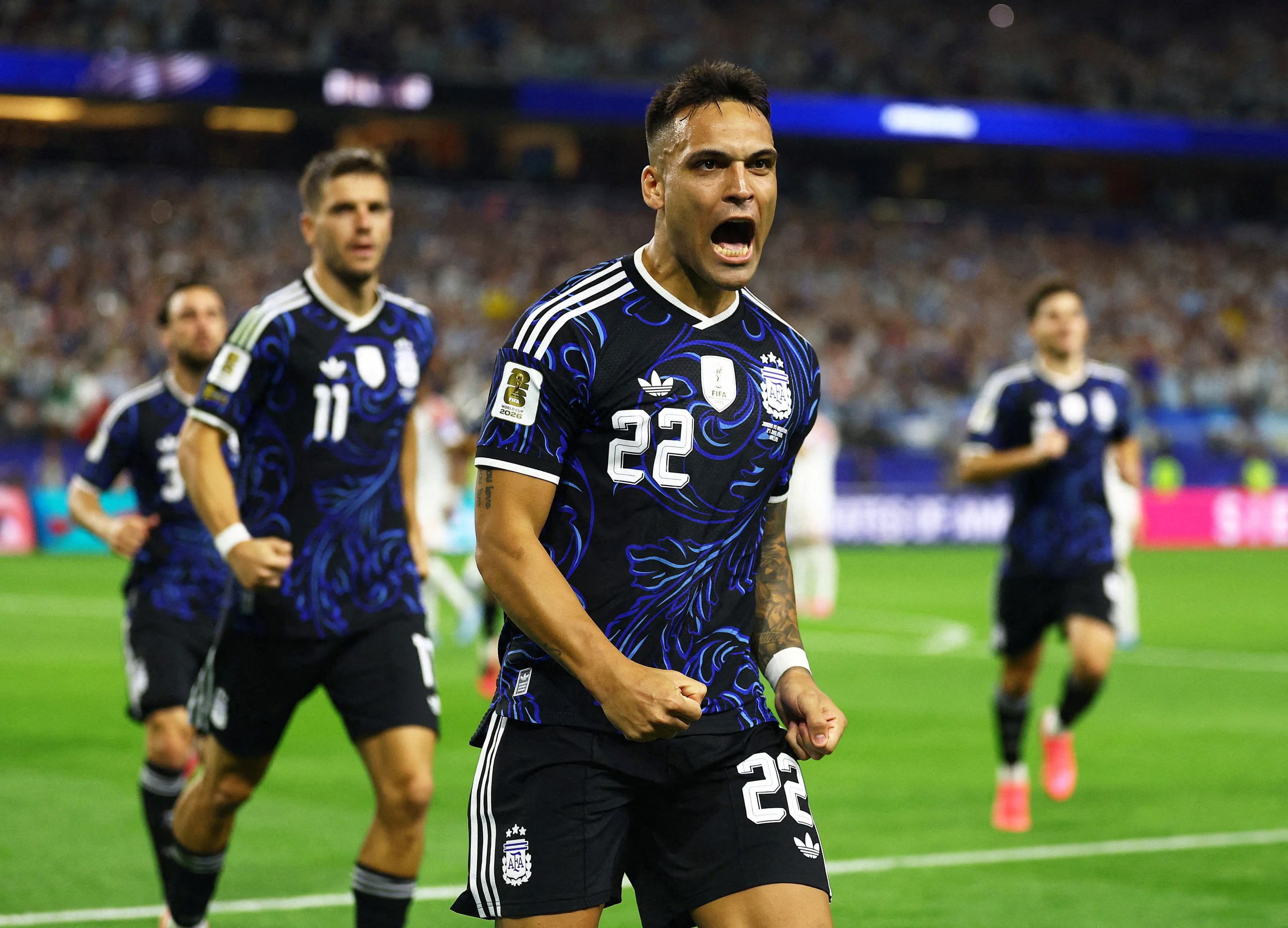 Lautaro Martínez y un gol necesario (Foto REUTERS/Kai Pfaffenbach)
