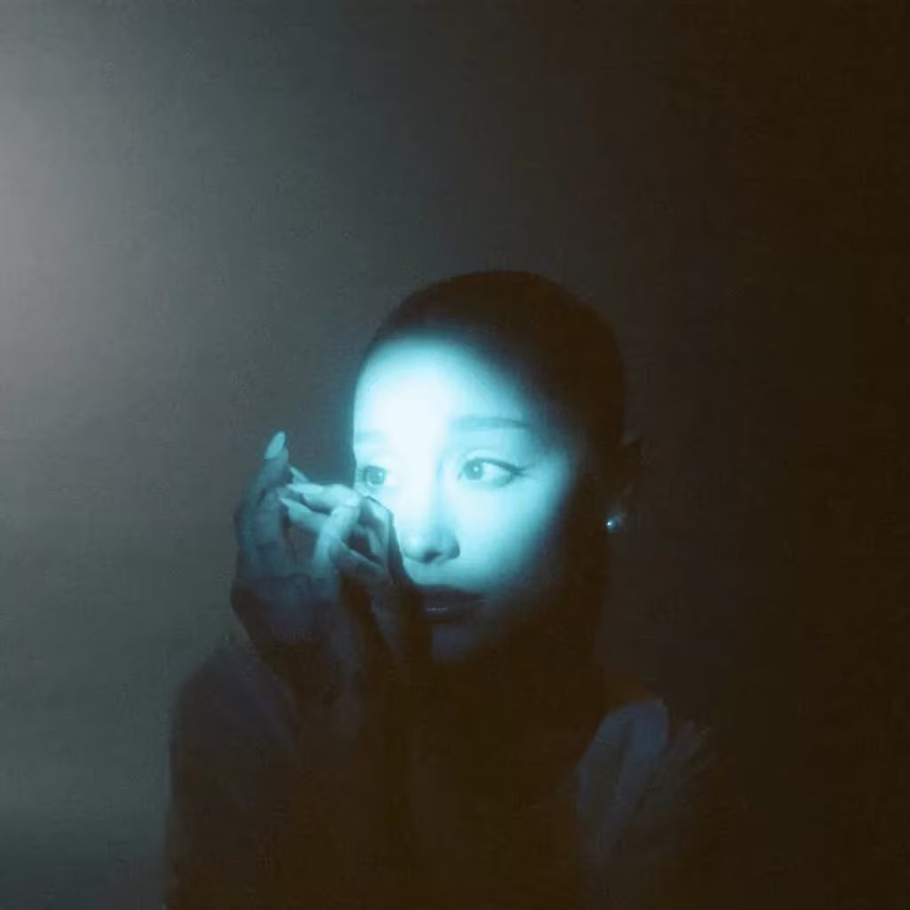 Actualmente, Ariana Grande se encuentra promocionando su álbum 'Eternal sunshine' 