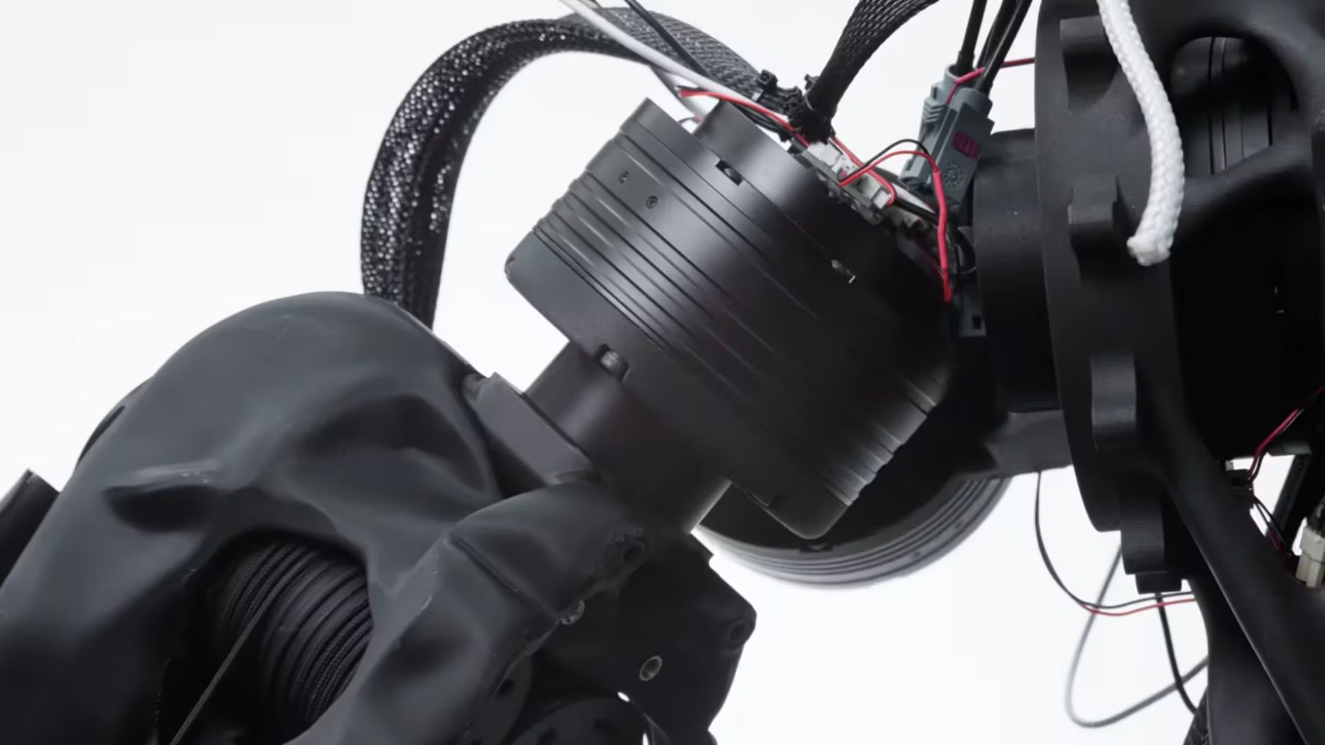 Helios prescinde de piernas y apuesta por dos pares de brazos multifunción. 
(ORBIT Robotics)