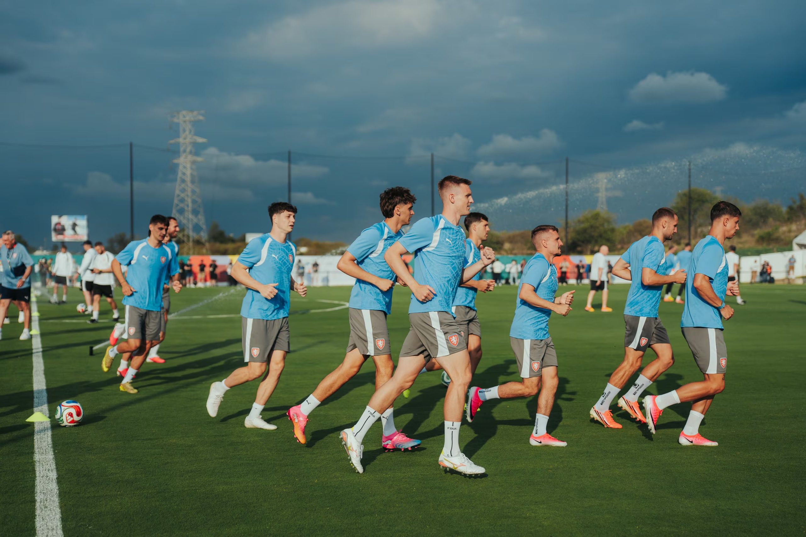 El campamento base en Dallas cuenta con canchas, gimnasio y salas de análisis para la preparación checa. (X/ @ceskarepre_eng)