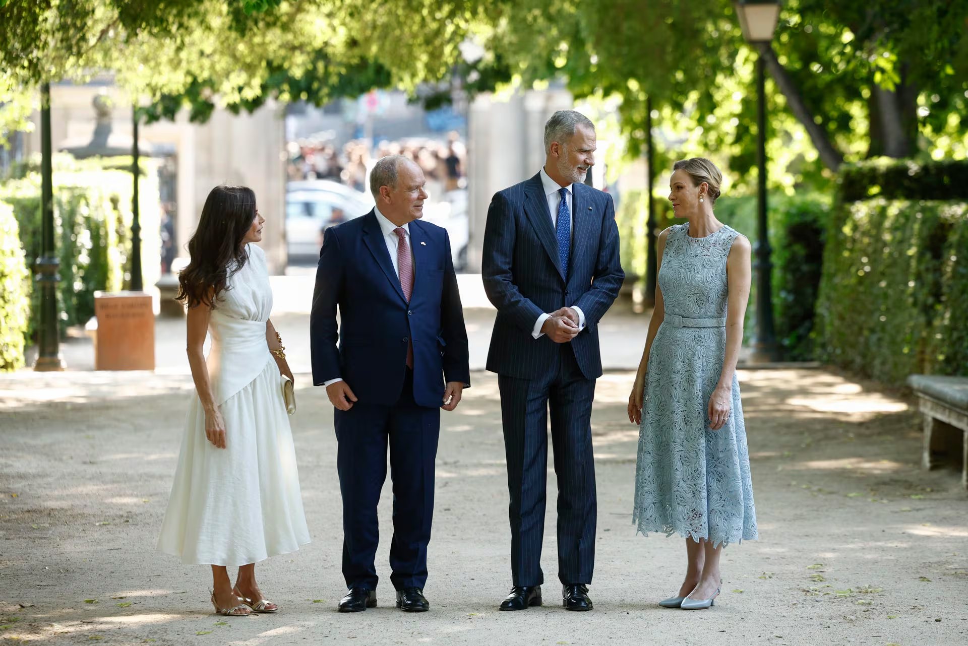 Los Reyes, acompañados por el príncipe Alberto de Mónaco, y la princesa Charlène de Mónaco, visitan las exposiciones conmemorativas del 150 aniversario de la apertura de la primera misión diplomática entre España y Mónaco (EFE/Daniel González)