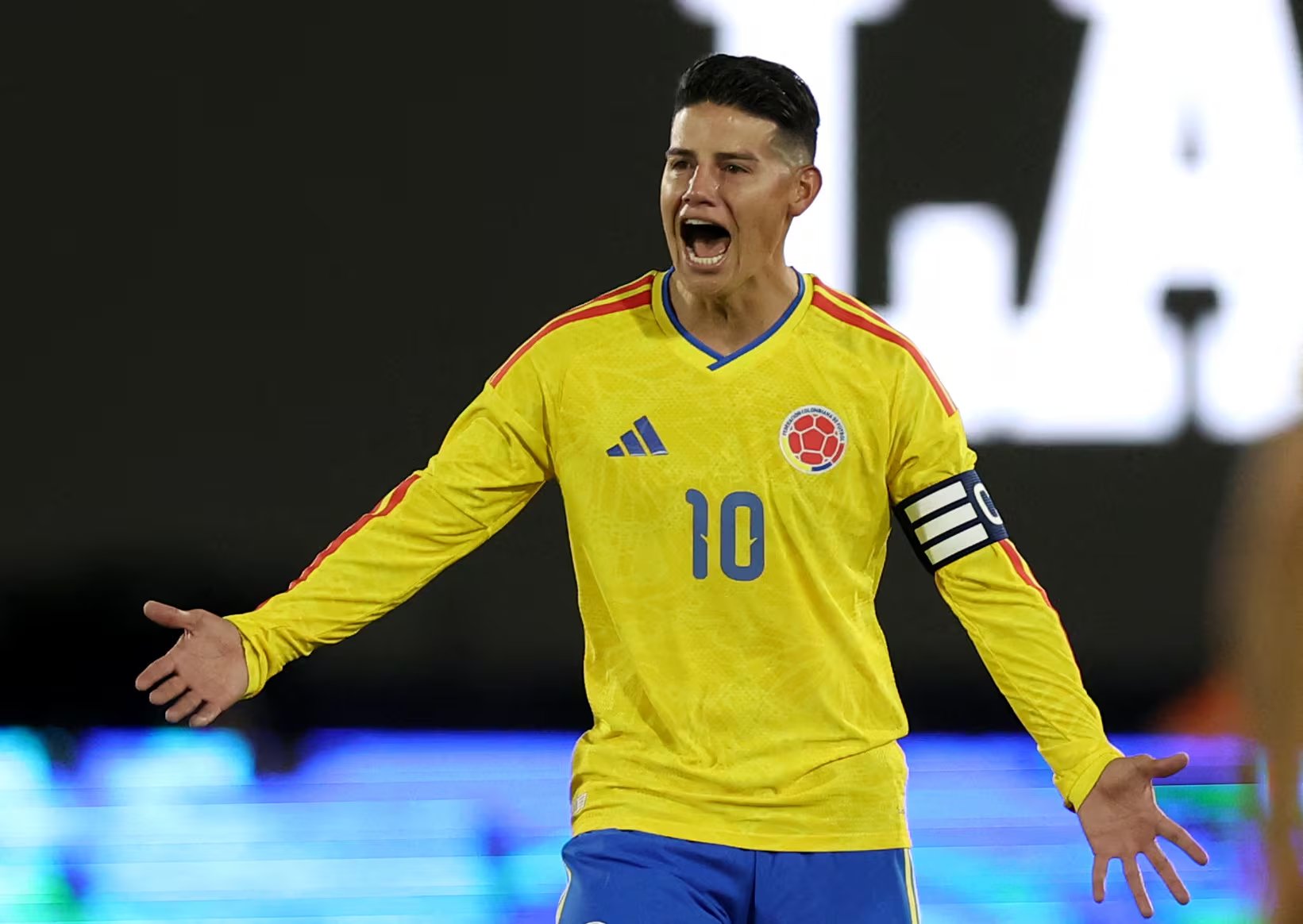 James Rodríguez jugaría mejor con Gustavo Puerta en el medio campo, para evitar los recorridos largos - crédito Luisa González/REUTERS