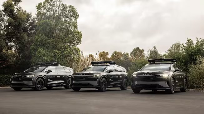 Uber busca entrar a la competencia por los robotaxis. (Lucid)