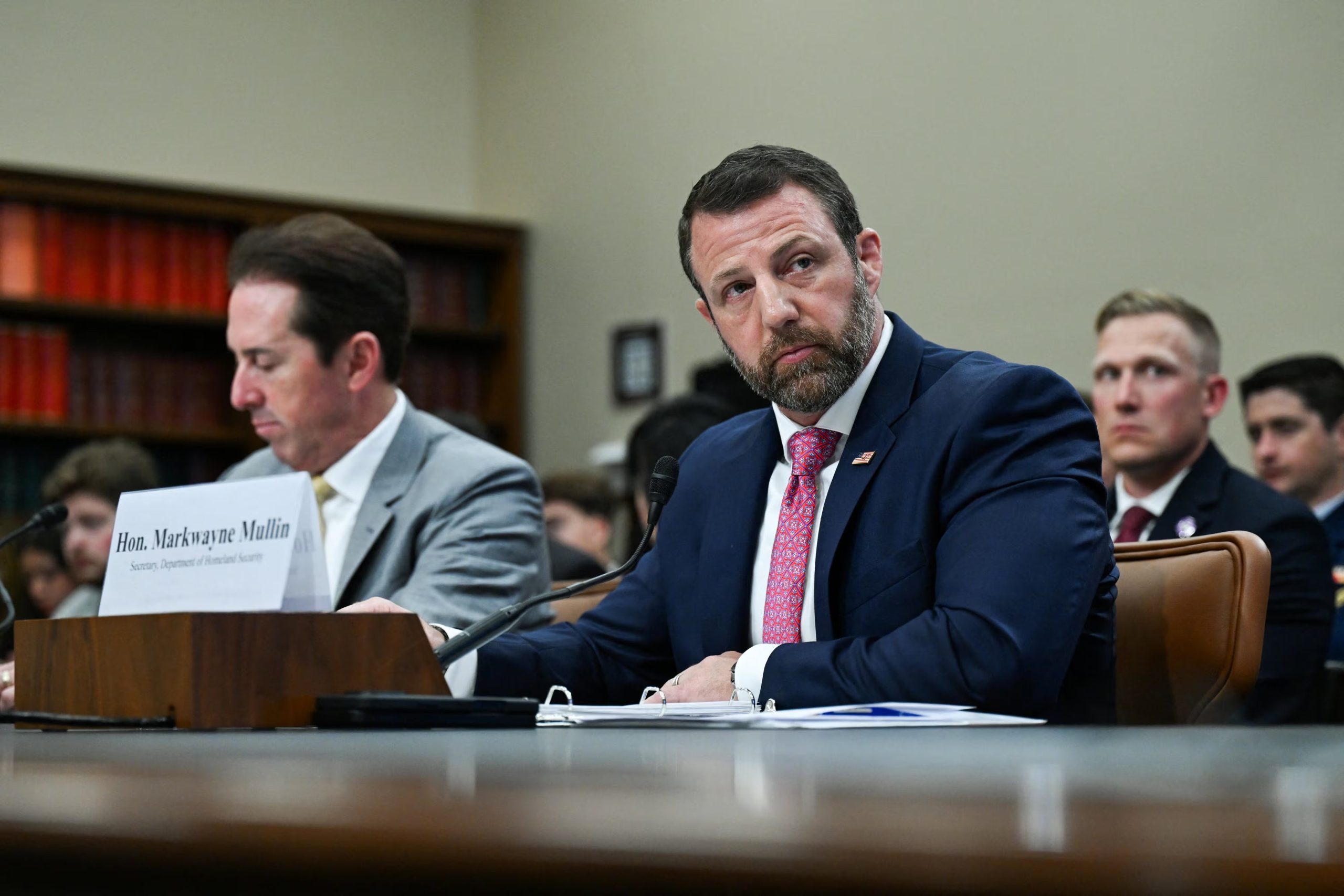 Markwayne Mullin señaló la importancia de la construcción del muro fronterizo en el tema de la seguridad de su país (REUTERS/Annabelle Gordon)