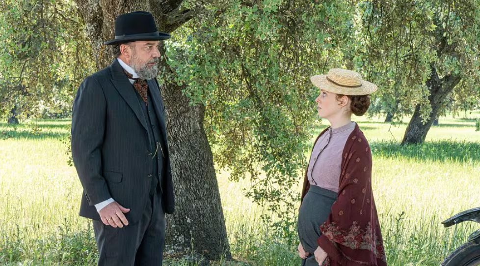 'La Promesa': Alonso asiste el parto de María Fernández. (RTVE)