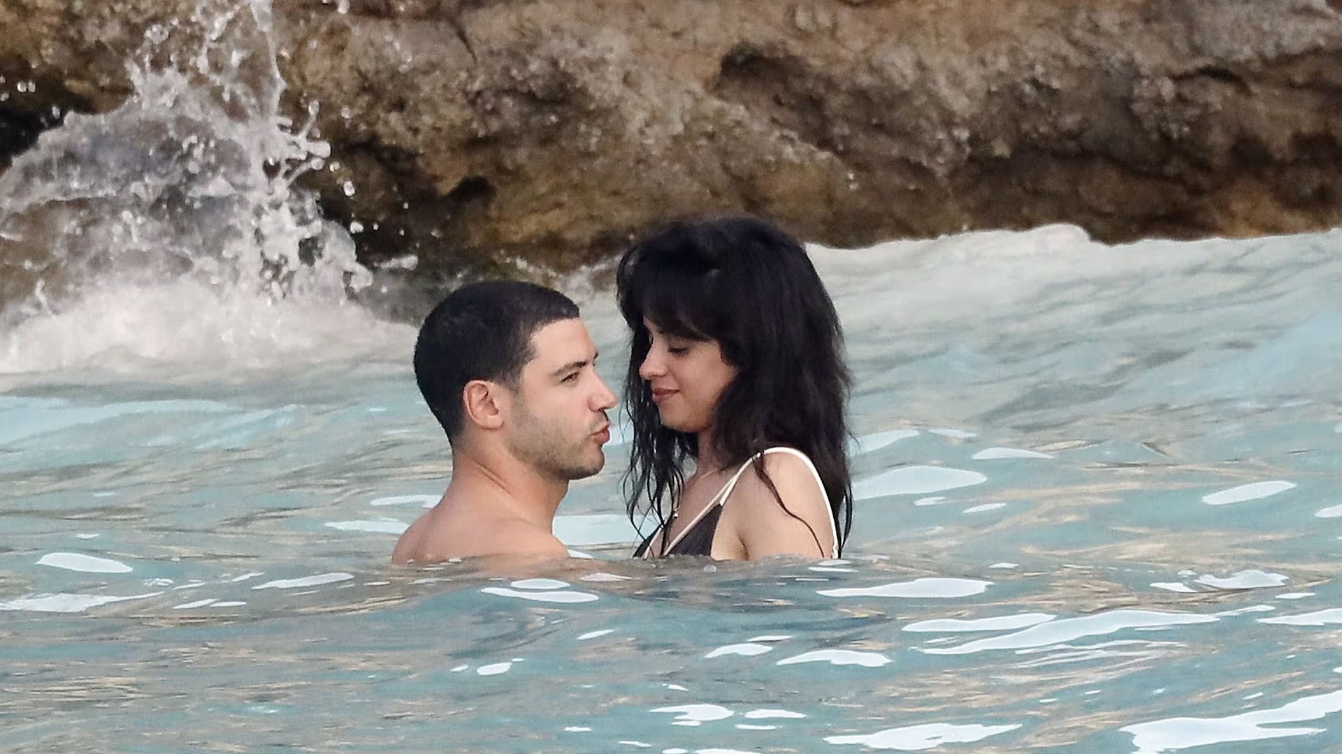El romance llegó a su fin meses después de que ambos fueran vistos disfrutando de festivales y viajes alrededor del mundo. (Photo © 2025 Spread Pictures/The Grosby Group)
