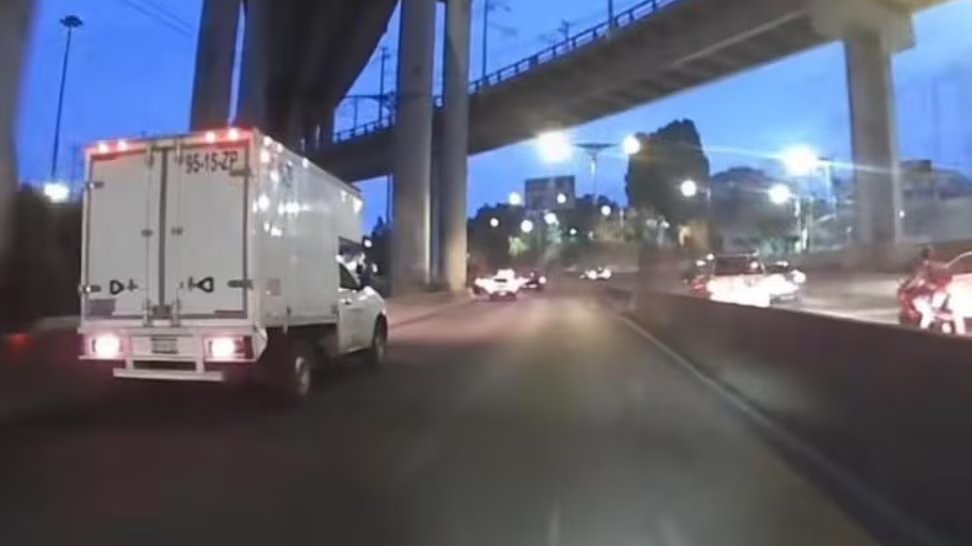 a grabación de un motociclista reavivó el recuerdo de uno de los accidentes más trágicos registrados en la capital mexicana.