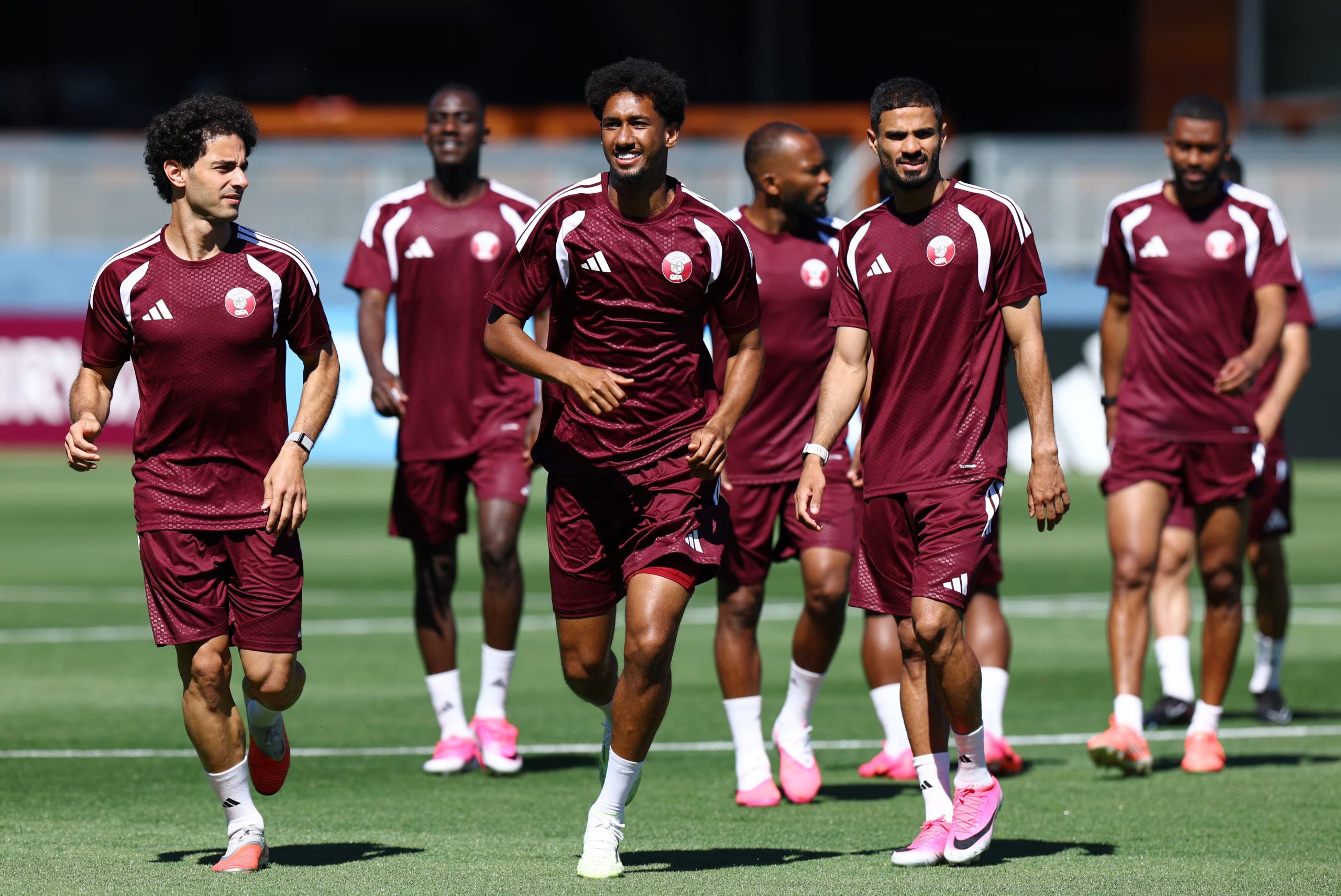 Selección de Catar entrena antes de su enfrentamiento a Suiza. REUTERS/Eloisa Lopez