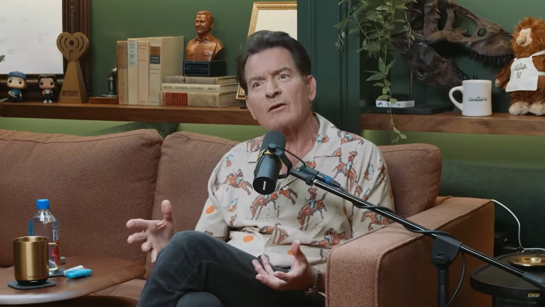 El actor de “Two and a Half Men” afirmó a The Hollywood Reporter que atraviesa un periodo de estabilidad, con salud renovada y lejos de los escándalos (Armchair Expert)