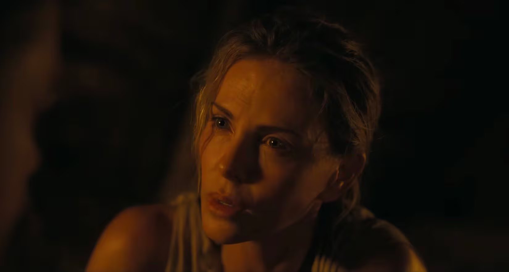 Charlize Theron como Circe en 'La En La Odisea, Charlize Theron filmó como Calipso en una playa de Marruecos con ráfagas de 30 a 40 millas por hora que le lanzaban arena a los ojos'