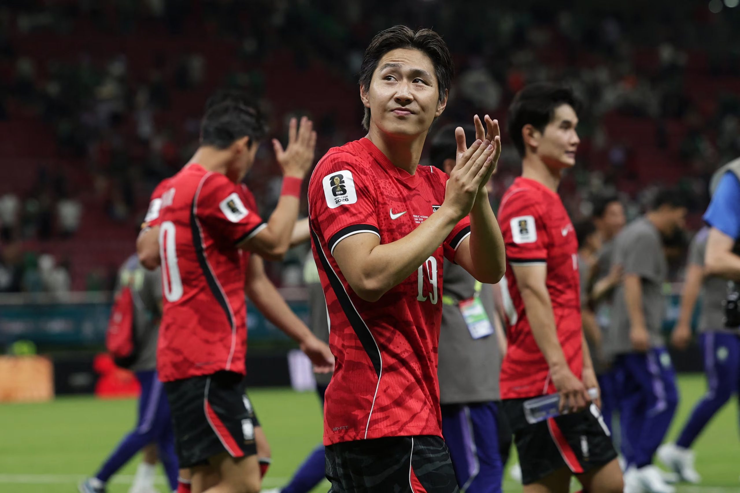 Fútbol - Copa Mundial de la FIFA 2026 - Grupo A - Corea del Sur vs República Checa - Estadio Guadalajara, Guadalajara, México - 11 de junio de 2026. Lee Kang-in, de Corea del Sur, y sus compañeros aplauden a los aficionados tras el partido. REUTERS/Amanda Perobelli
