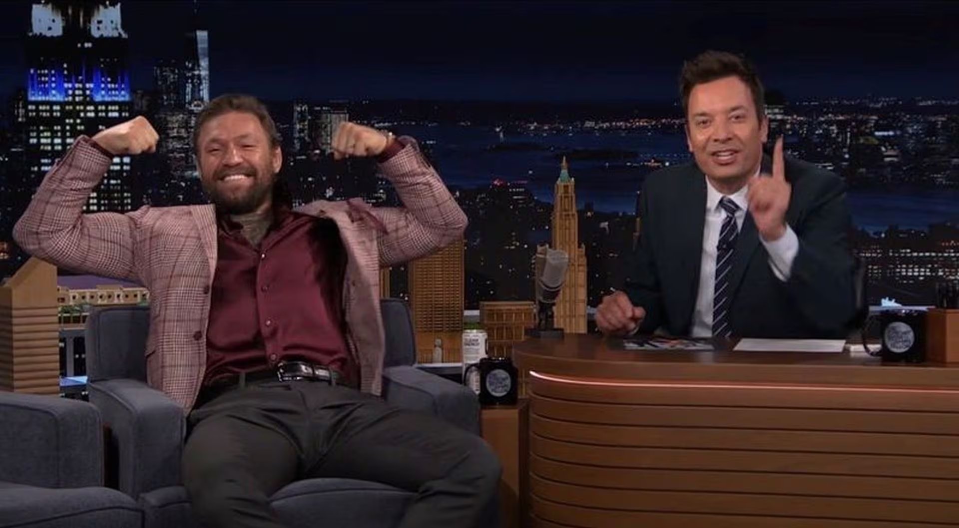 Usuarios en X e Instagram criticaron a Fallon por omitir el historial judicial de McGregor y señalaron un posible intento de ocultar la entrevista (Captura de video)