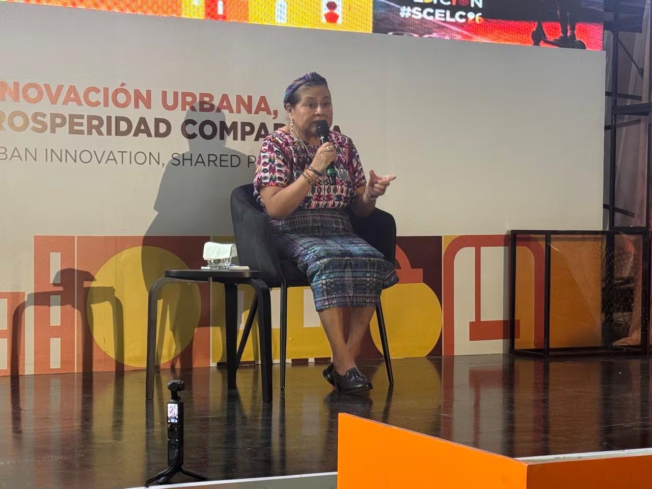 Rigoberta Menchú afirma que no puede existir una ciudad inteligente sin ciudadanos inteligentes y pide que la inteligencia artificial aporte a comunidades más justas e incluyentes. (Soledad Victoria / Infobae México)