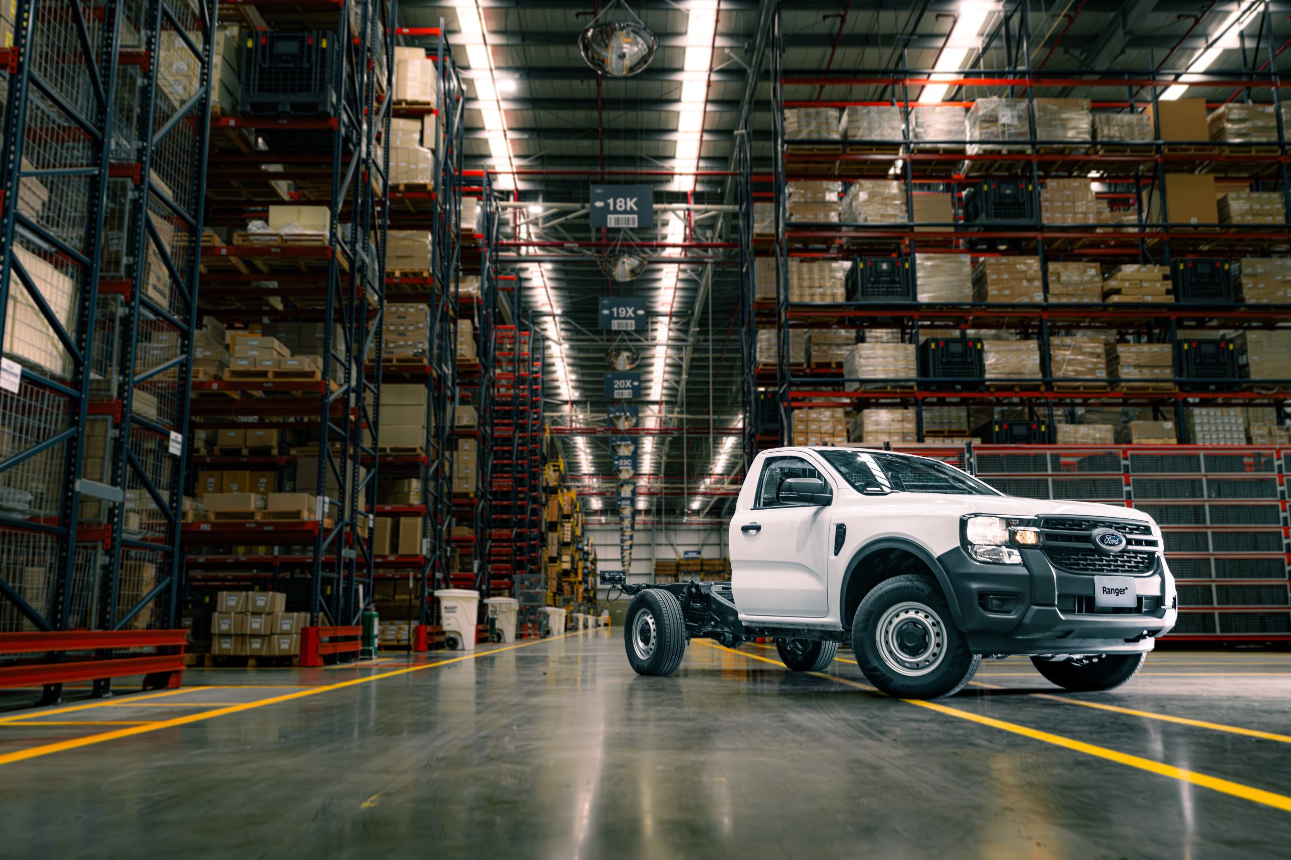 La nueva Ford Ranger XL Chasis incorpora un módem de fábrica que habilita actualizaciones inalámbricas para el sistema multimedia y los controles del vehículo.