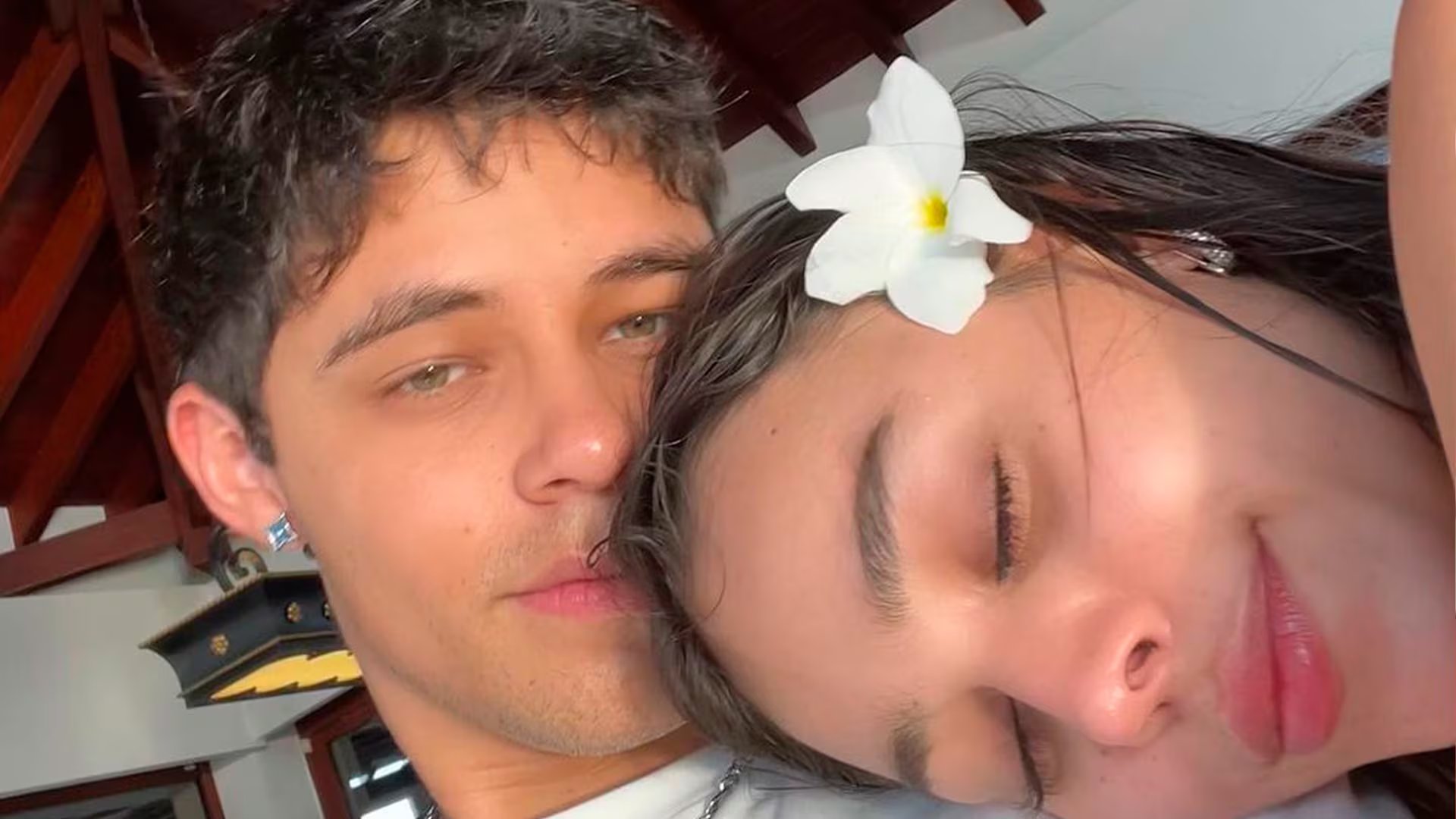 La pareja compartió una publicación donde se mostraron su amor en pleno 14 de febrero
Crédito: IG/@alexhoyer