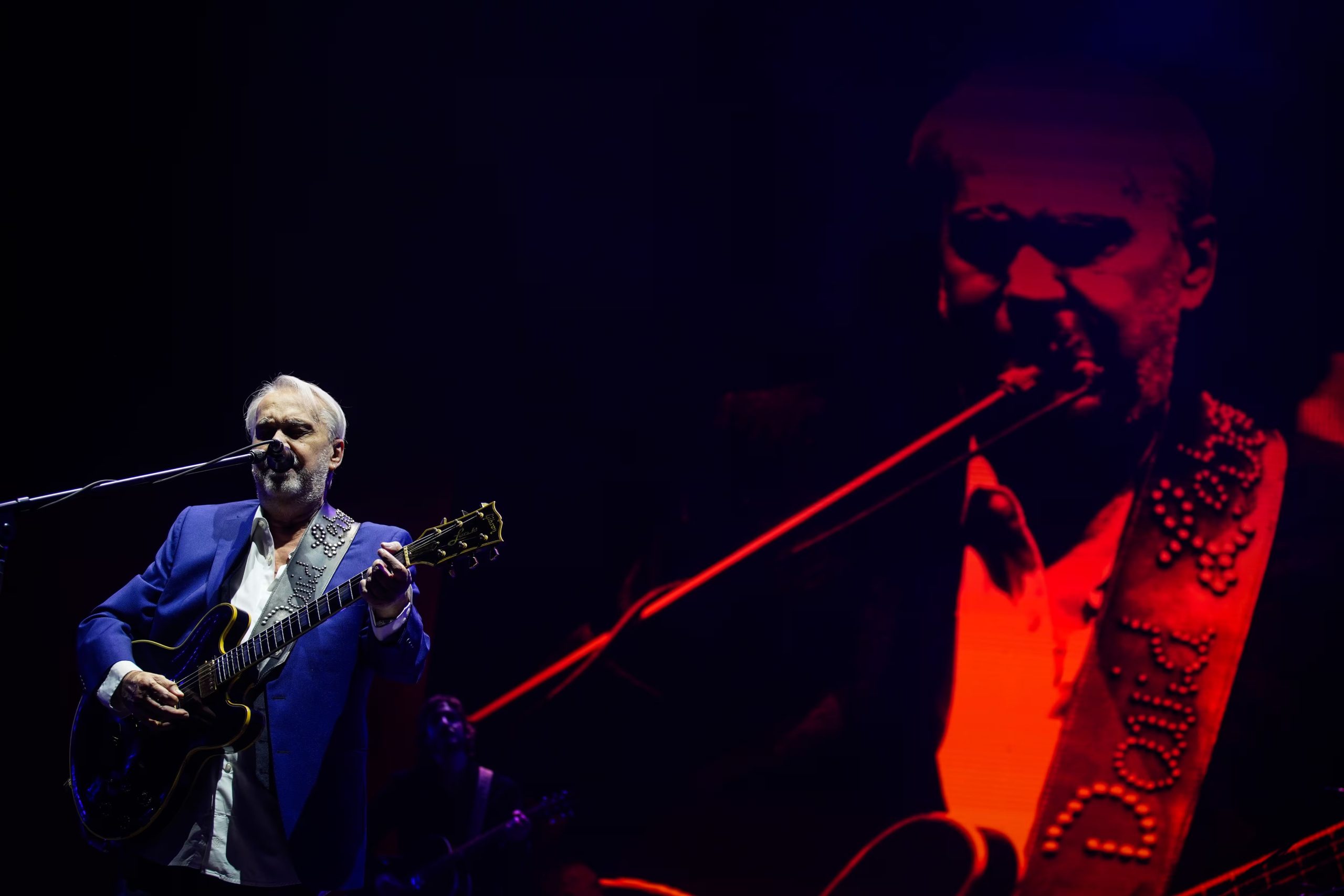 David Lebón hizo rugir a su Gibson y se emocionó en varios pasajes del concierto