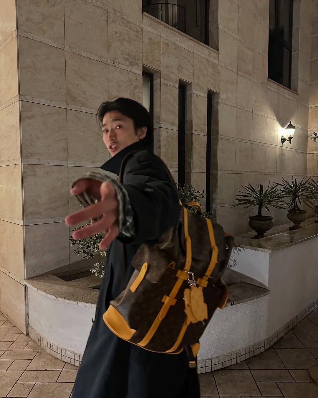 Cho Gue-sung utiliza el vestuario como herramienta de autoexpresión y conexión cultural