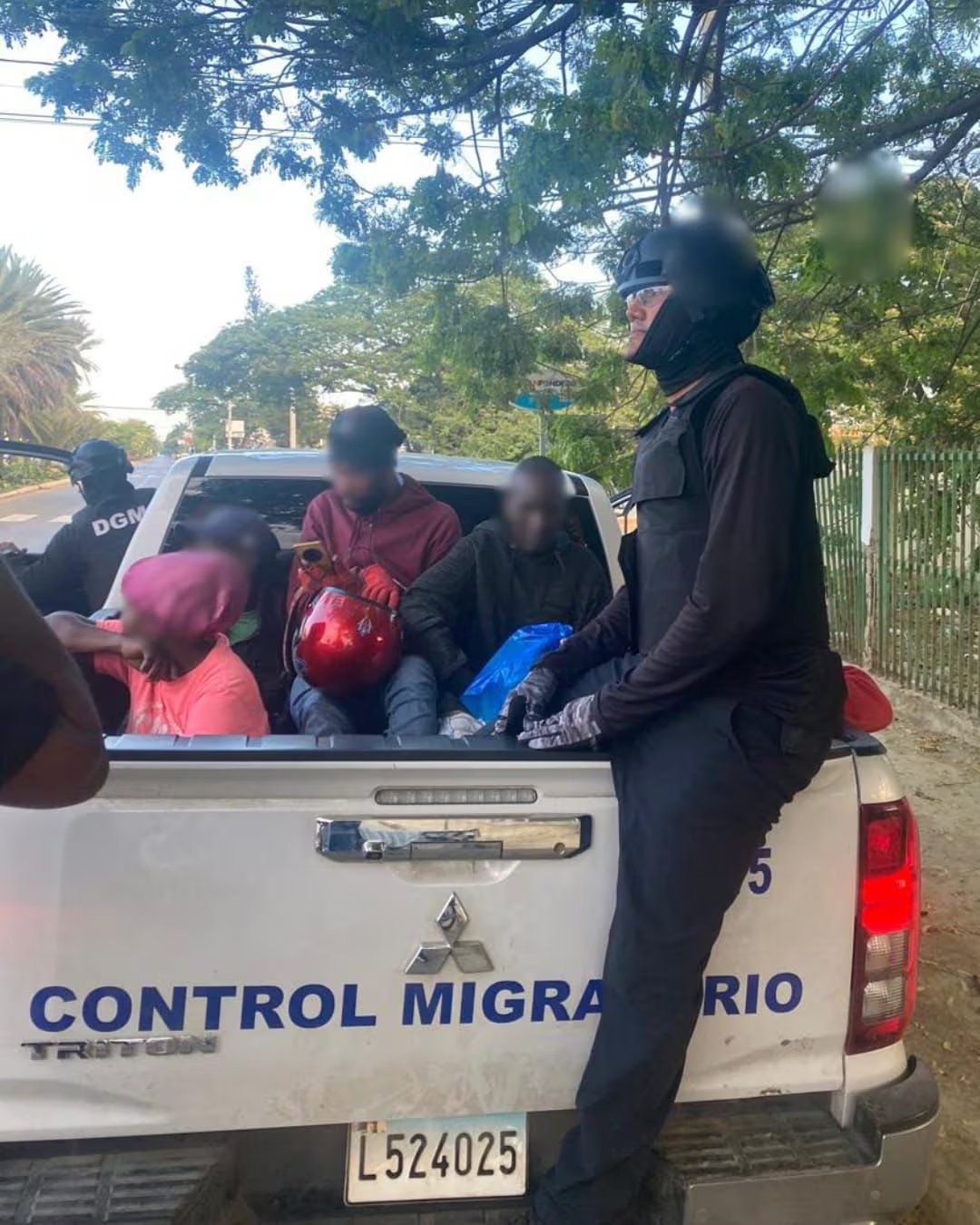 El Ejército dominicano, CESFRONT y la Policía Nacional colaboraron en la detención y entrega de indocumentados a las autoridades migratorias. (Cortesía: Dirección General de Migración)