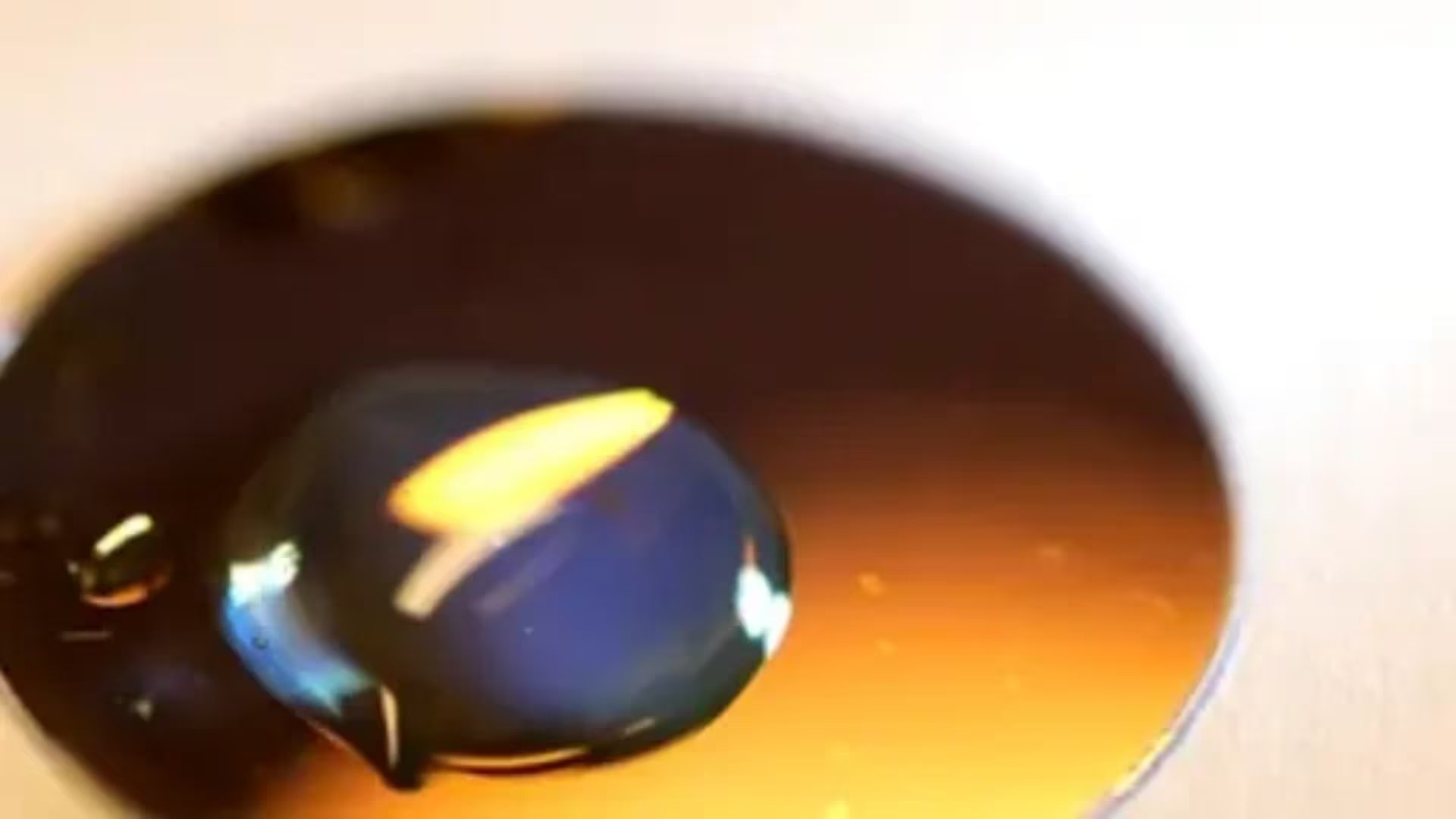 Investigadores suecos buscan mejorar lentes y dispositivos ópticos con materiales diseñados digitalmente. (Universidad Chalmers)