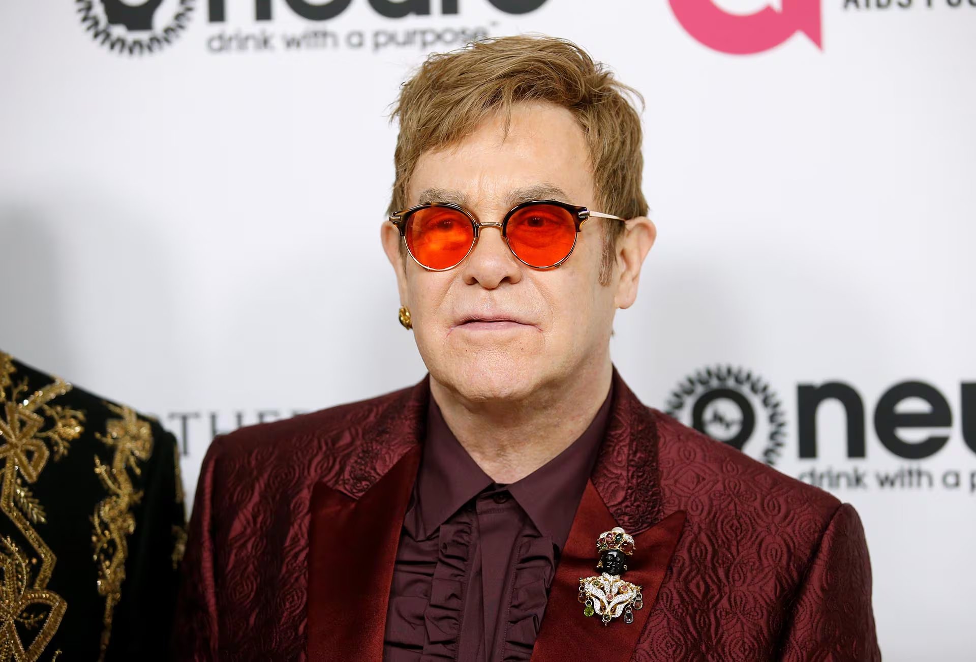 La actuación de Elton John provocó lágrimas entre varios asistentes a la boda (REUTERS/Danny Moloshok)
