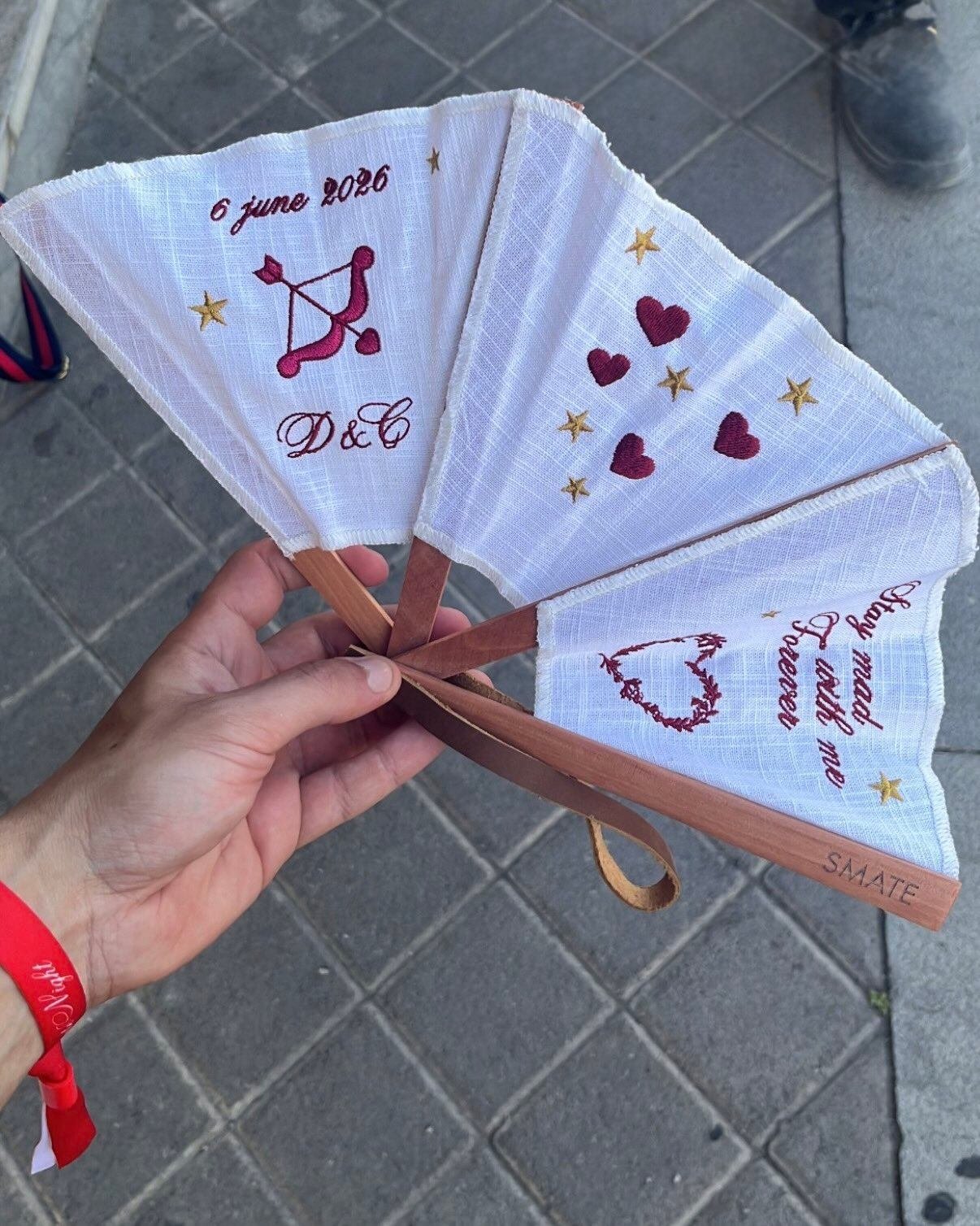 Así lucían los souvenirs que recibieron los invitados a la boda de Dua Lipa y Callum (Redes sociales)
