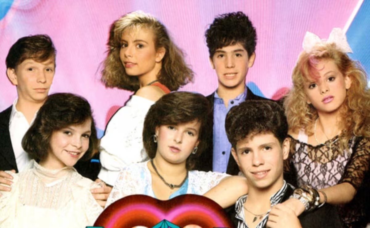 El cantante aborda los rumores sobre un posible regreso de Paulina Rubio a Timbiriche. - (Archivo)