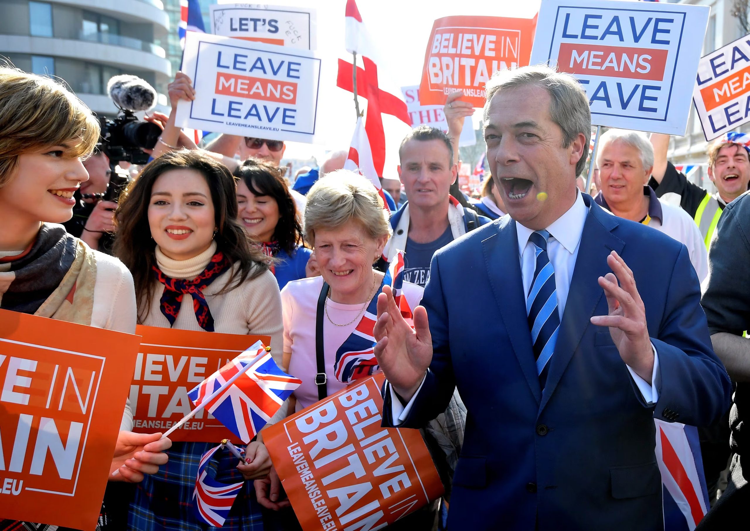 El entonces líder del Partido del Brexit, Nigel Farage, participa de una manifestación a favor de la salida del Reino Unido de la Unión Europea, en Londres, en marzo de 2019 (REUTERS/Toby Melville, archivo)