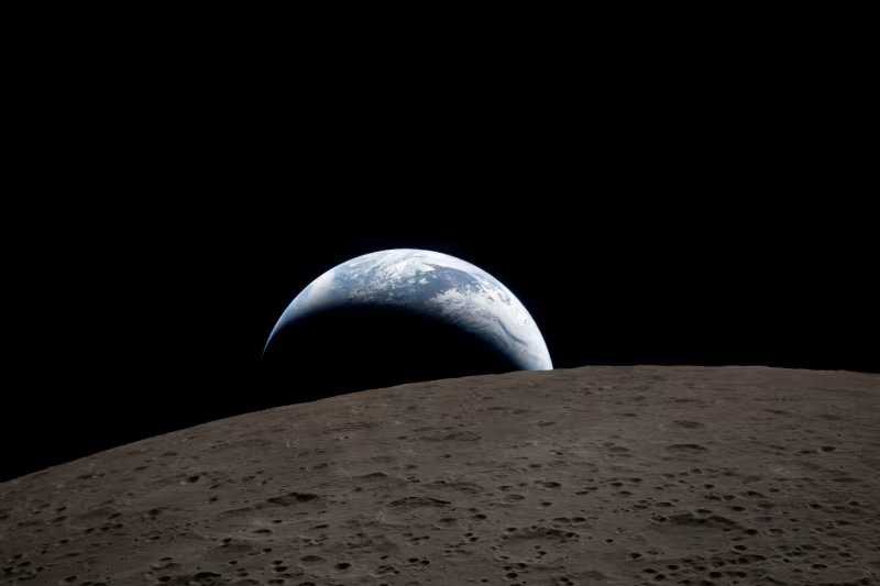 El sistema podría usarse en el futuro para cargar satélites de manera inalámbrica o suministrar energía a bases lunares desde el espacio. (Reuters)
