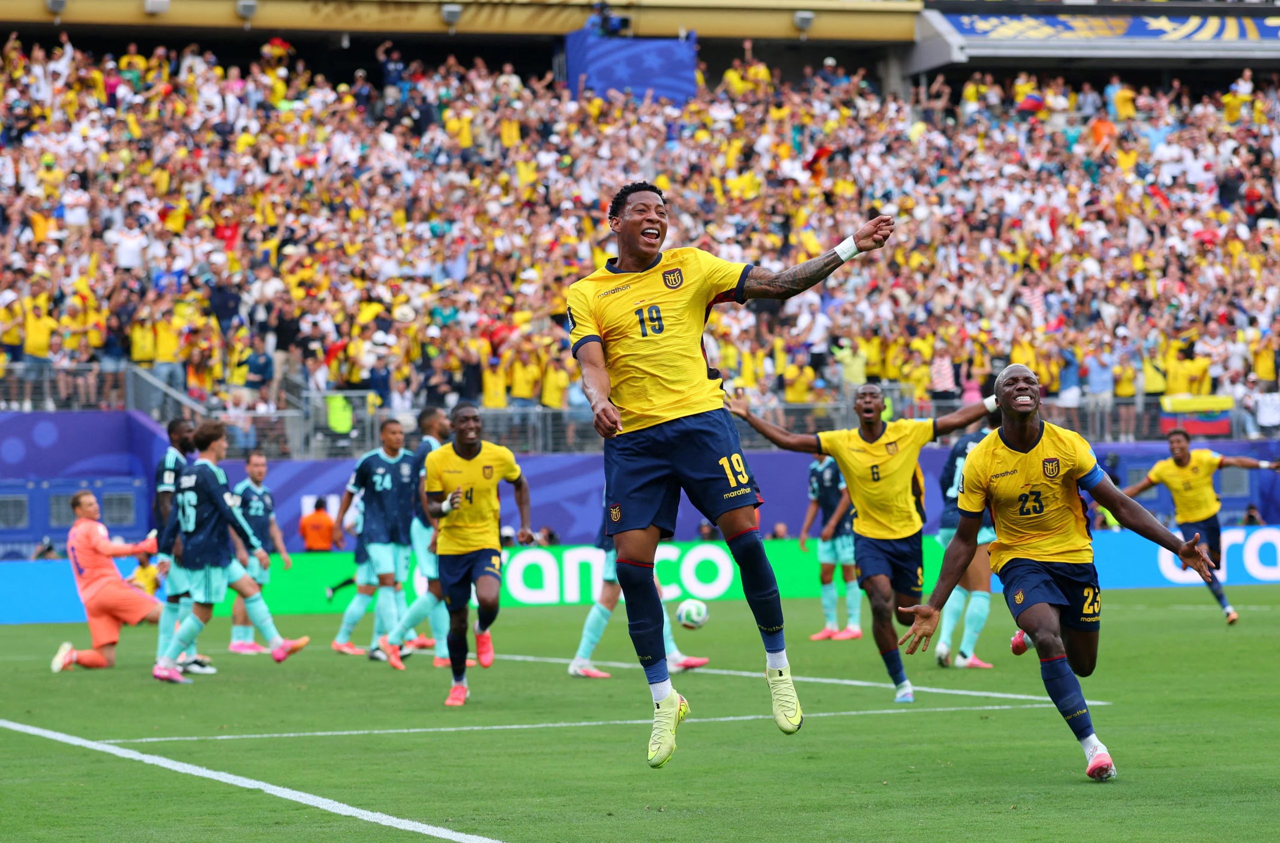 Gonzalo Plata de Ecuador celebra el segundo gol con Moisés Caicedo vs Alemania. - Crédito: REUTERS