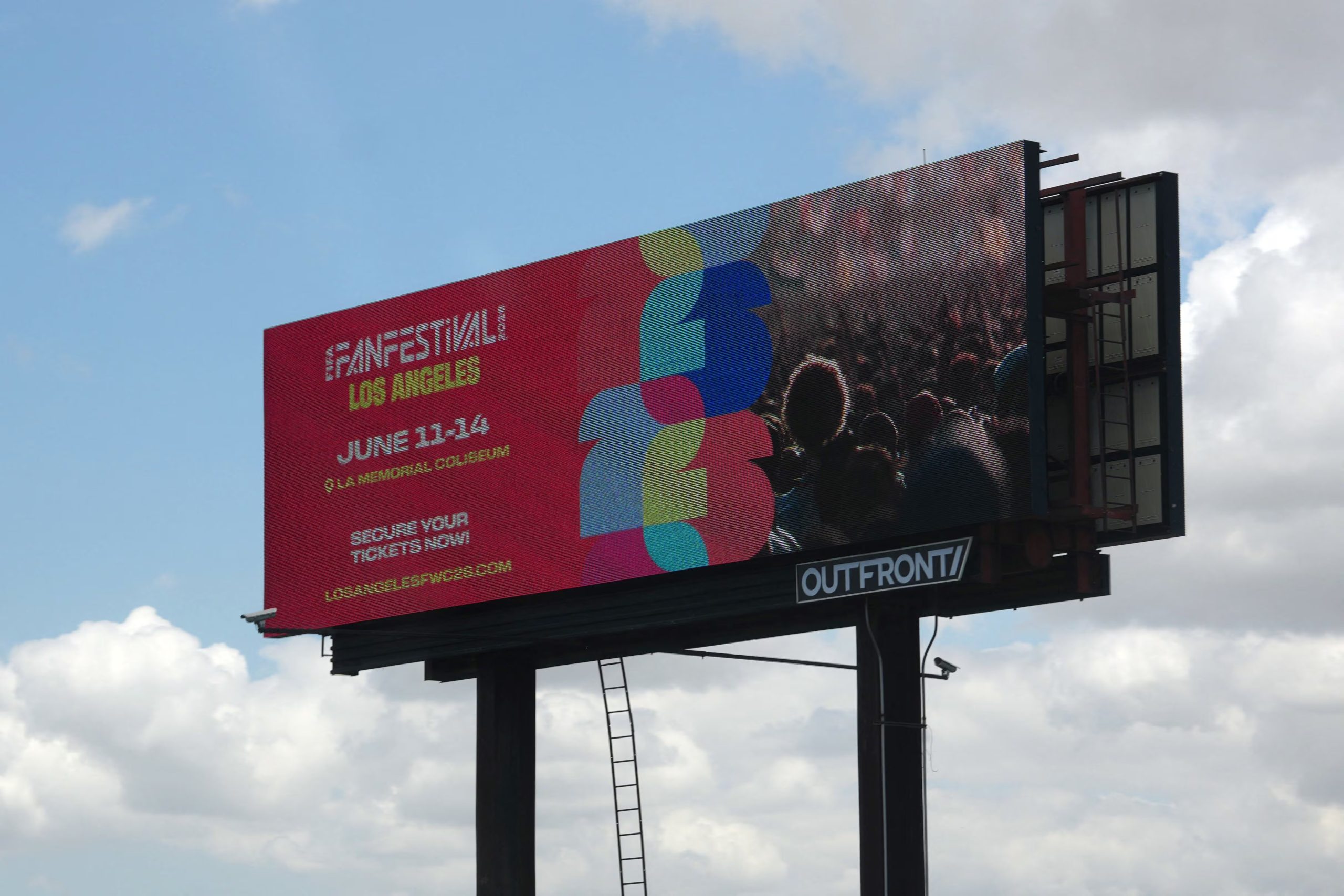 Las celebraciones temáticas ofrecen actividades artísticas, juegos y gastronomía junto a cada pantalla gigante (Kirby Lee-Imagn Images)