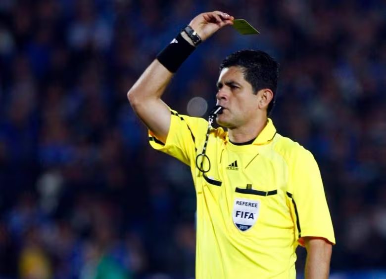 Óscar Julián Ruiz arbitró en tres Copas Mundiales de la FIFA (Corea-Japón 2002, Alemania 2006 y Sudáfrica 2010). En total, el exjuez colombiano dirigió 7 partidos como árbitro central y participó como asistente en otros 4 encuentros mundialistas- crédito Colprensa
