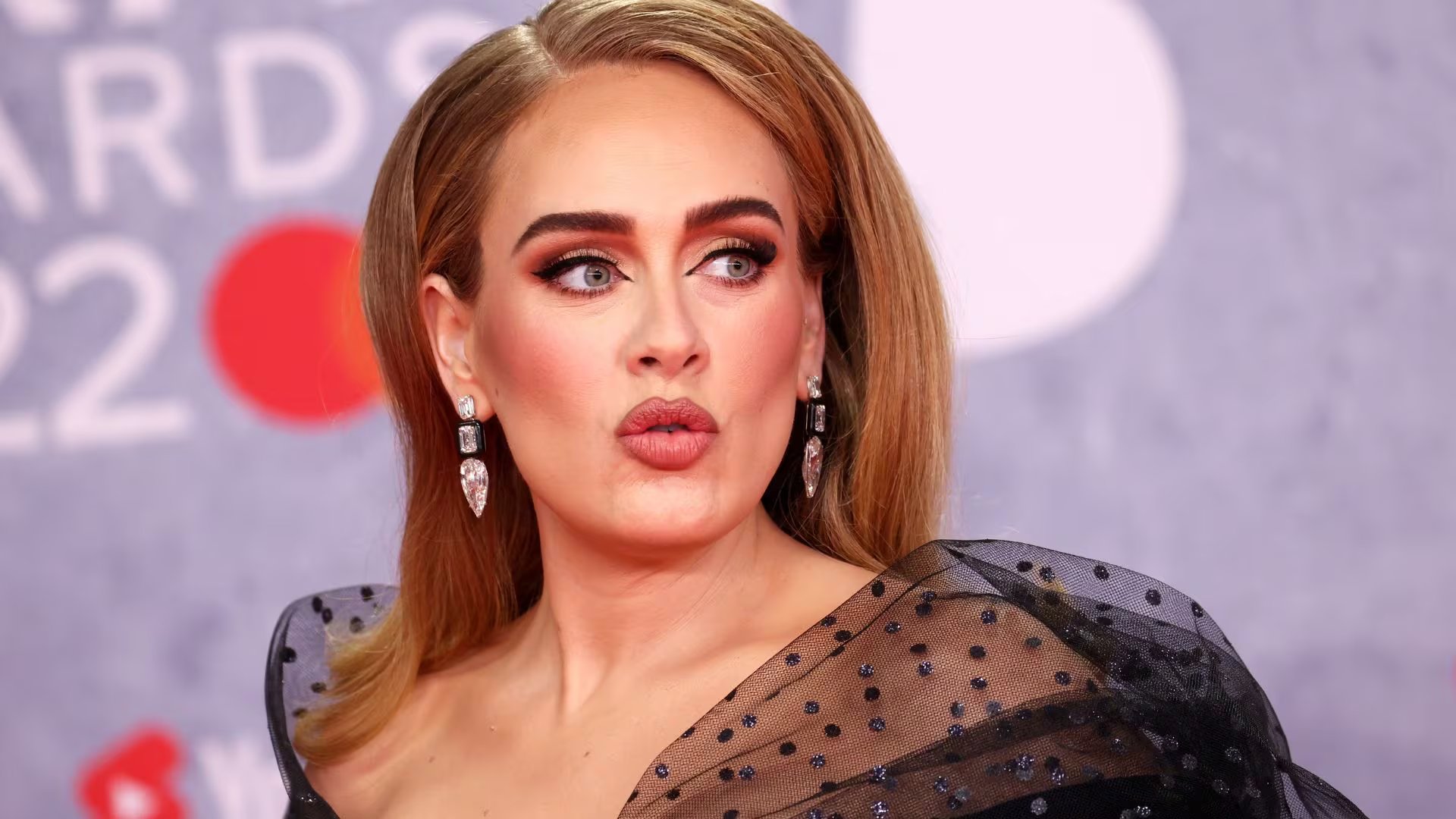 La colaboración entre Adele y Dan Wilson priorizó la simplicidad y la emotividad, logrando una balada sincera y universal EFE/EPA/VICKIE FLORES