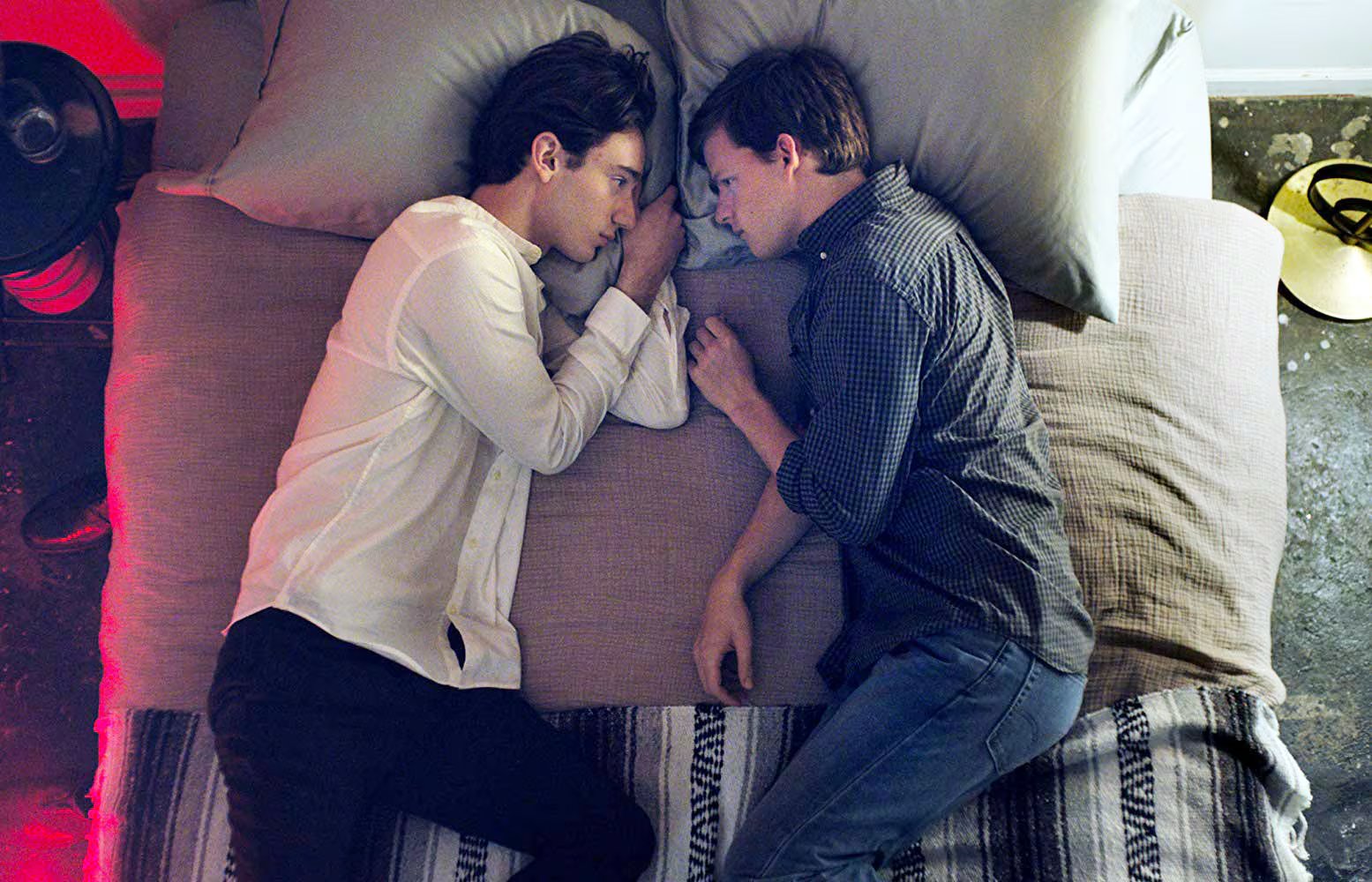 Théodor Pellerin y Lucas Hedge en 'Identidad borrada'