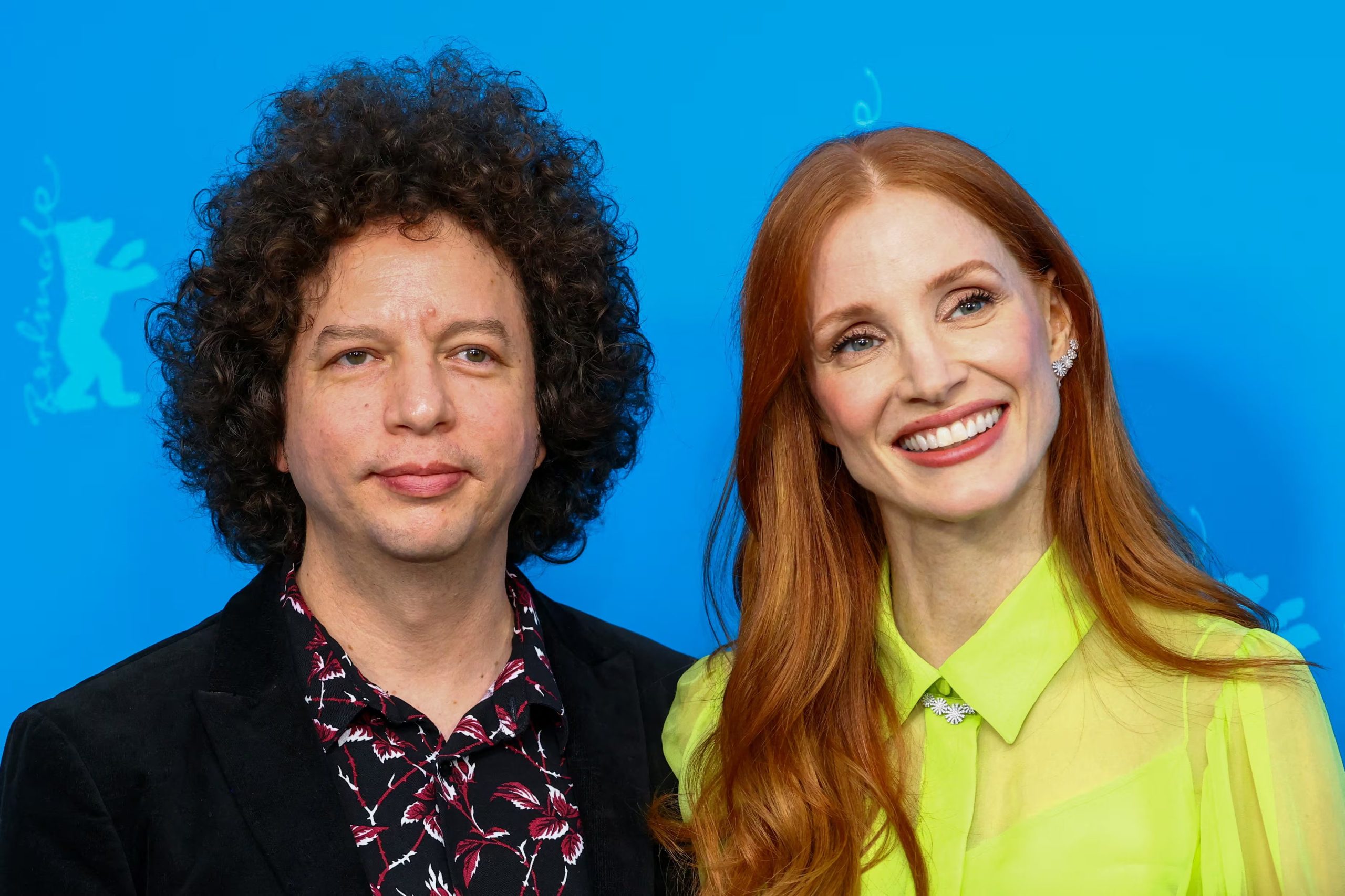 Michel Franco junto a Jessica Chastain en Berlinale, donde presentaron 'Dreams'. REUTERS/Nadja Wohlleben
