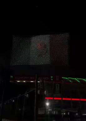 La bandera de México aparece en el show de drones realizado por la FIFA. (Foto: X)