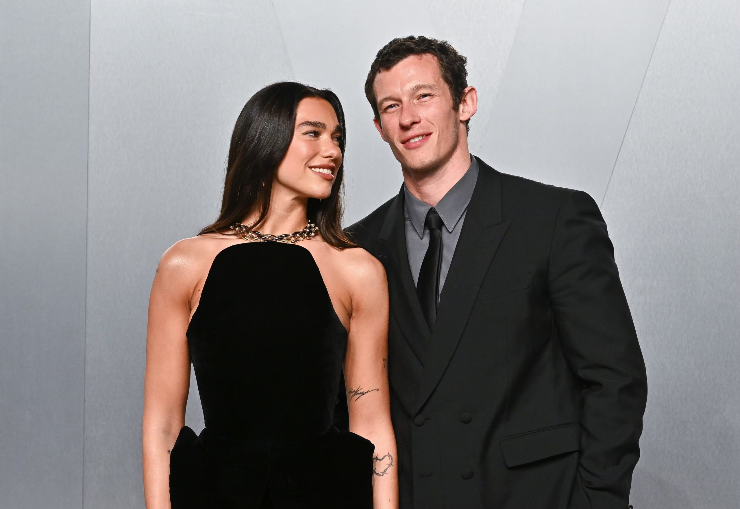 Las plazas Santa Anna y Croce dei Vespri serán cerradas al público durante la boda de Dua Lipa y Callum Turner. (AP)