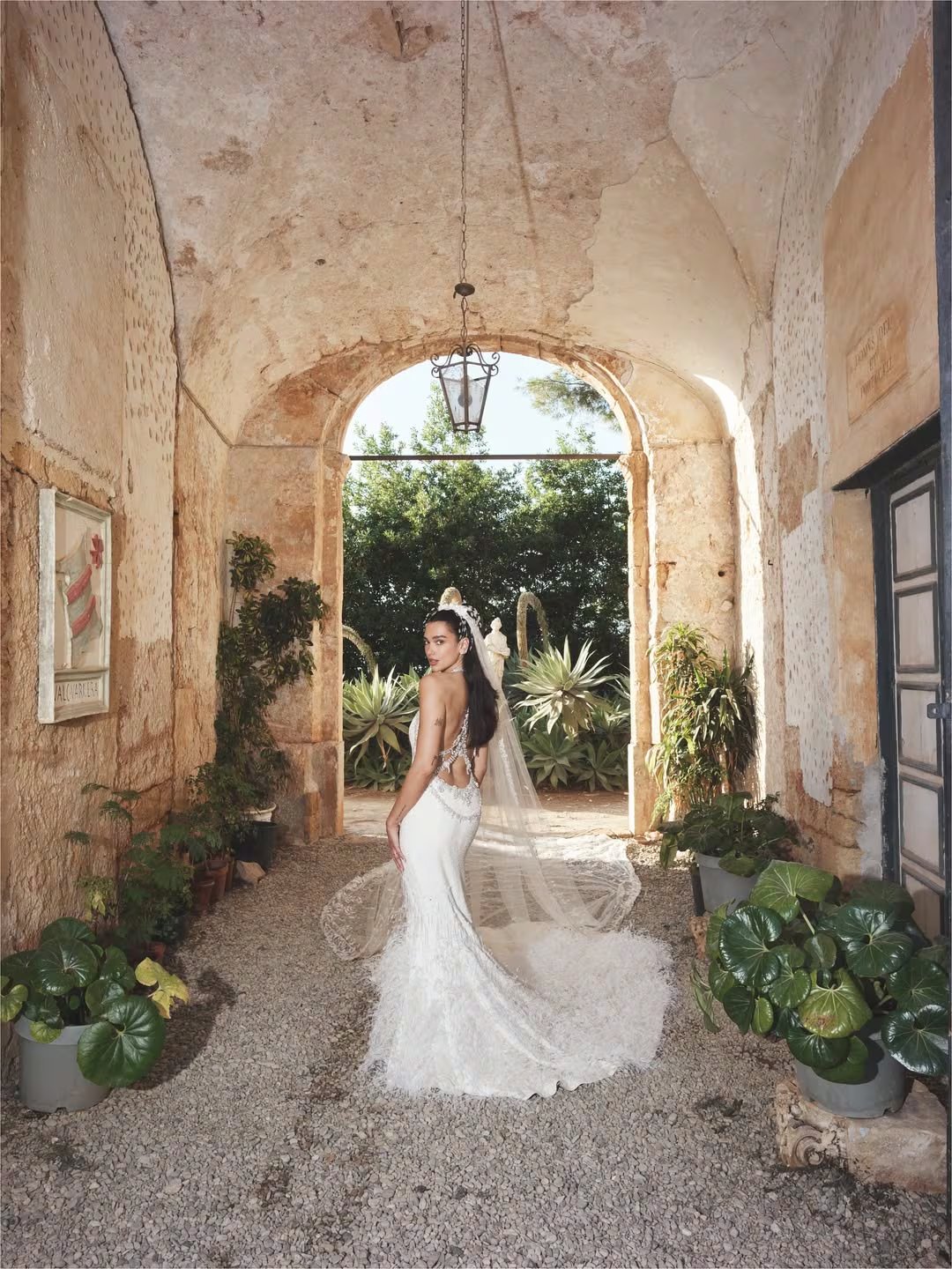 Las primeras imágenes de la boda de Dua Lipa y Callum Turner (Instagram)