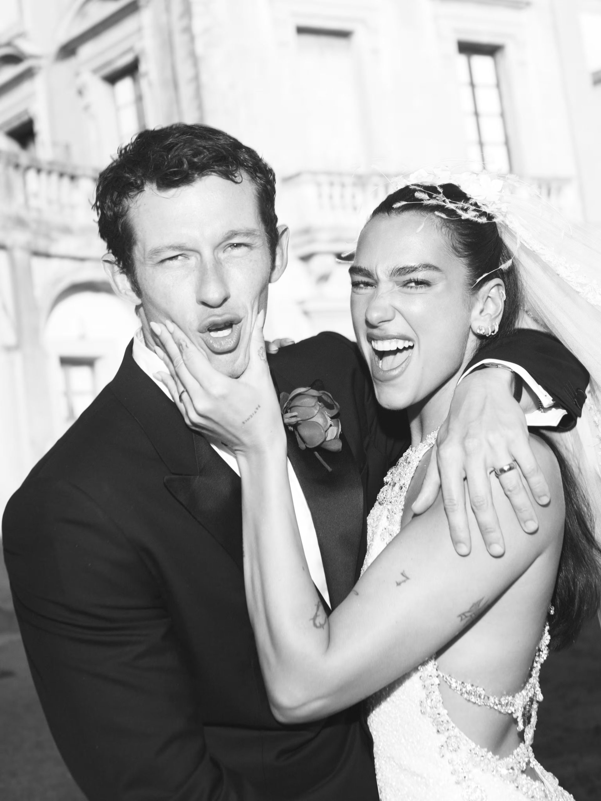Dua Lipa y Callum Turner tuvieron dos bodas: una en Londres y otra en Roma (Créditos: Instagram/@Dualipa)