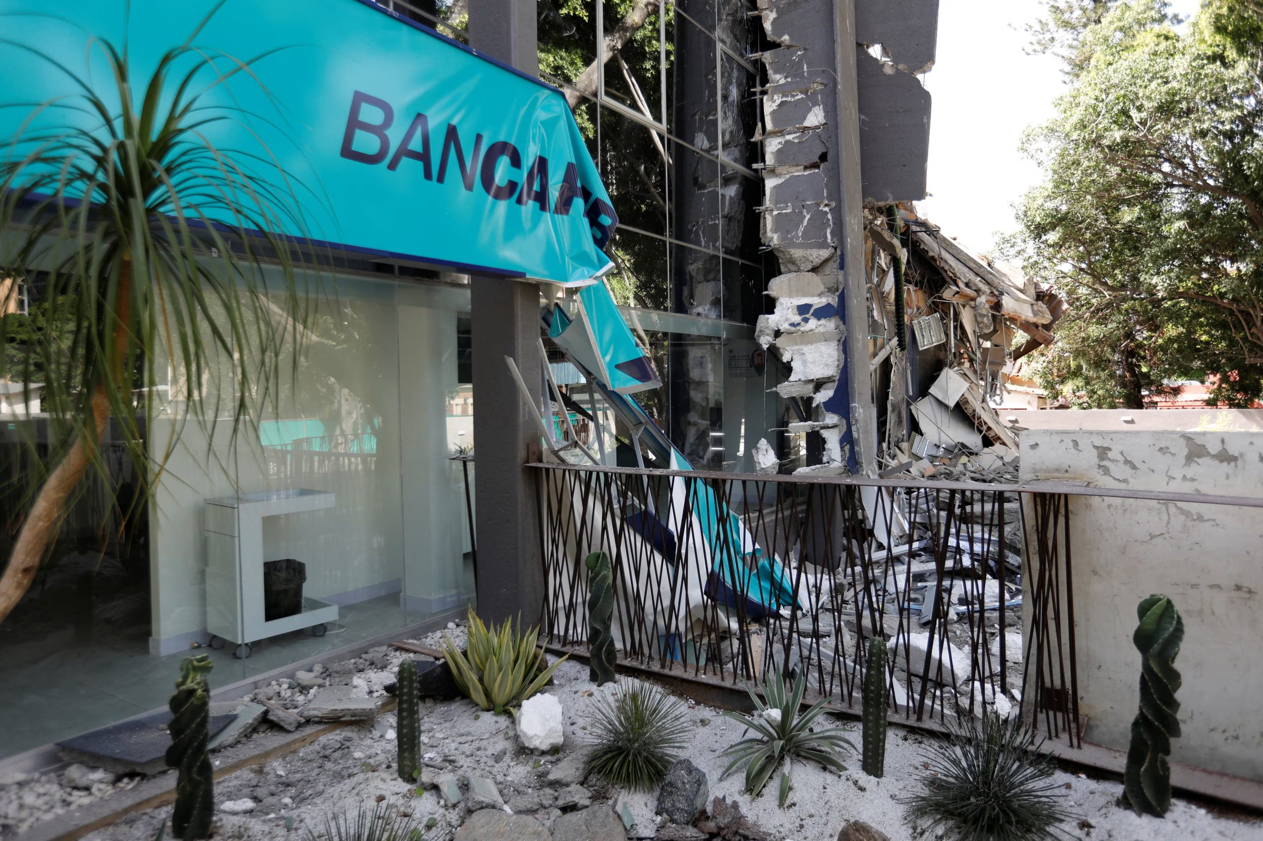 Vista de los restos de un edificio dañado por los terremotos que azotaron el país, en Caracas, Venezuela, 25 de junio de 2026. REUTERS/Fausto Torrealba