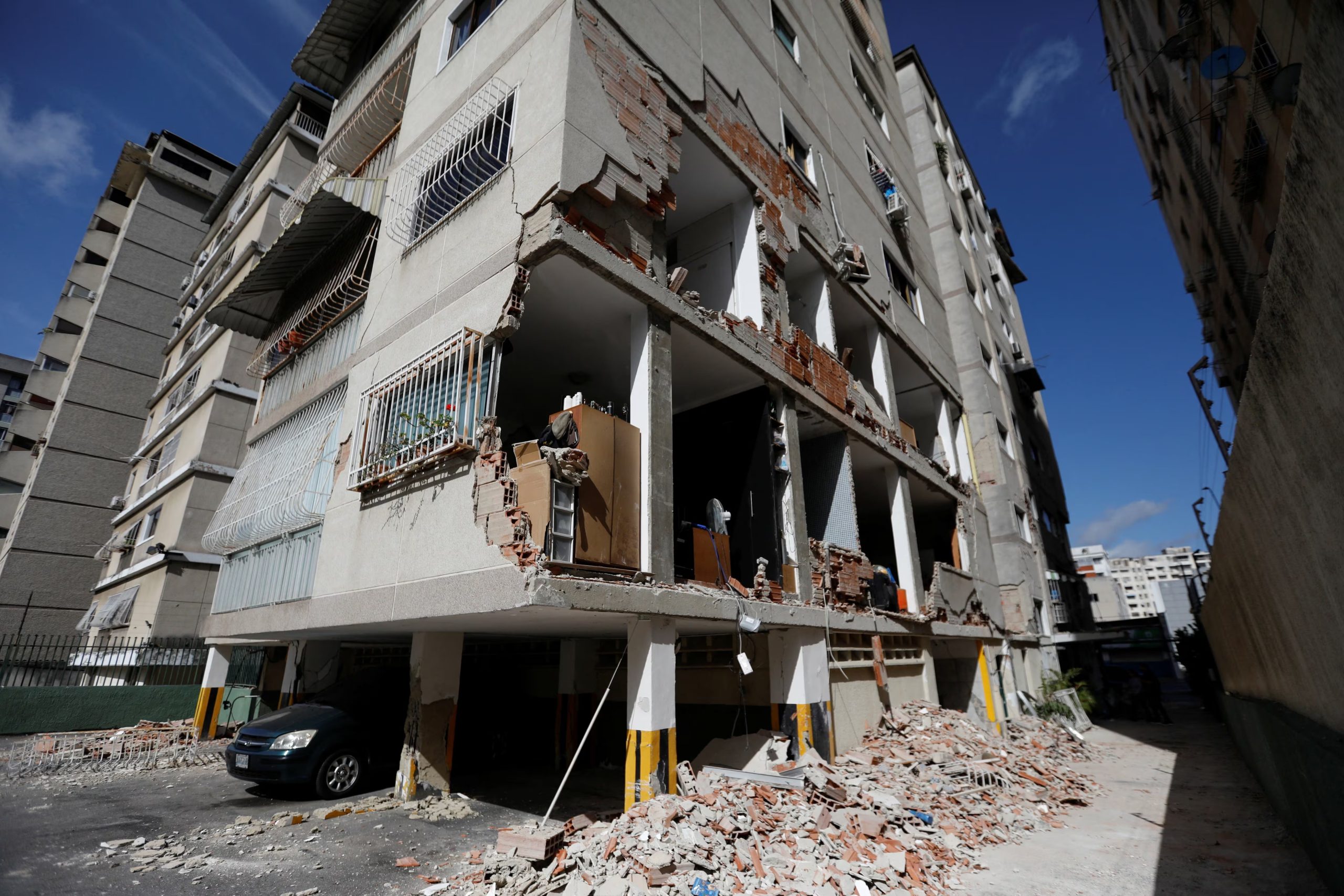 Vista de un edificio dañado tras los terremotos que azotaron el país, en Caracas, Venezuela, 25 de junio de 2026. REUTERS/Fausto Torrealba