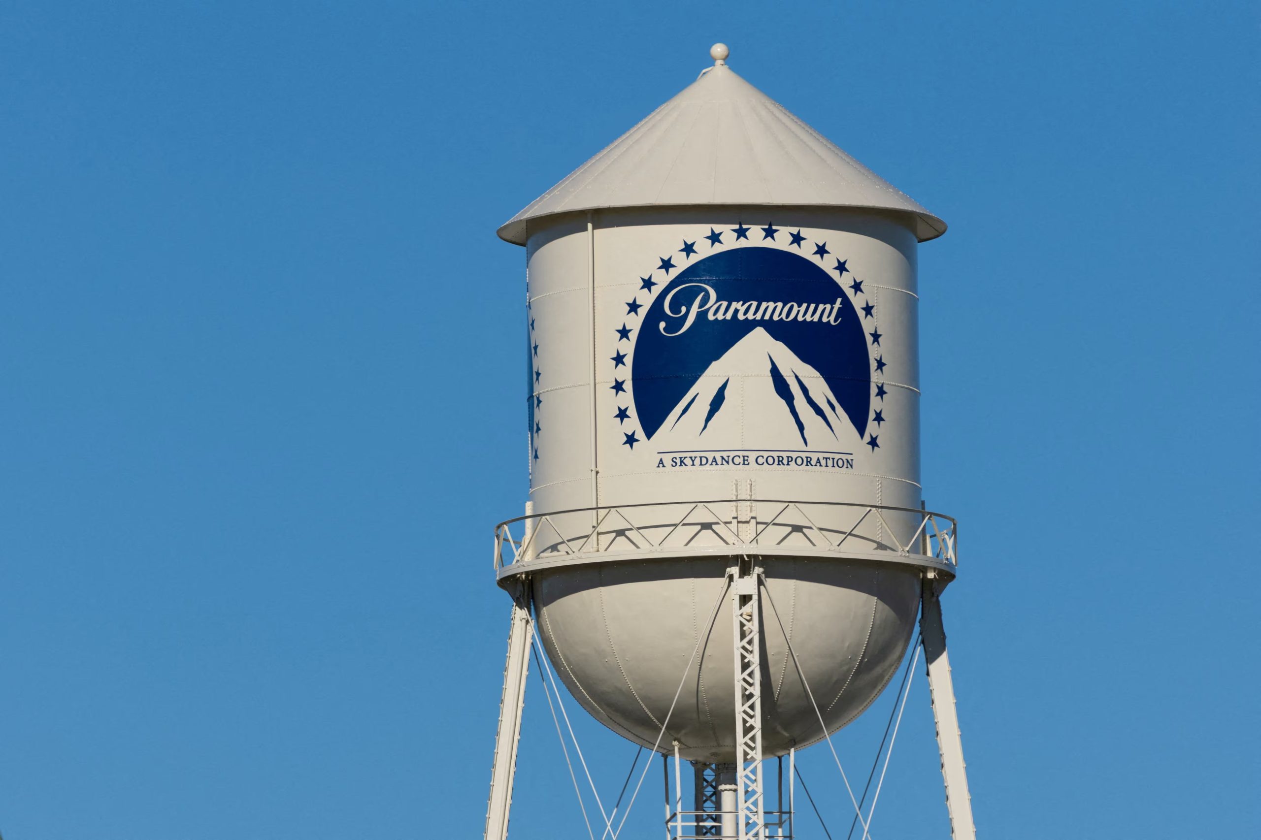 La División Antimonopolio sostuvo que la fusión de Paramount y Warner Bros. Discovery incrementará la competencia en streaming, televisión lineal y cine (REUTERS/Mike Blake).