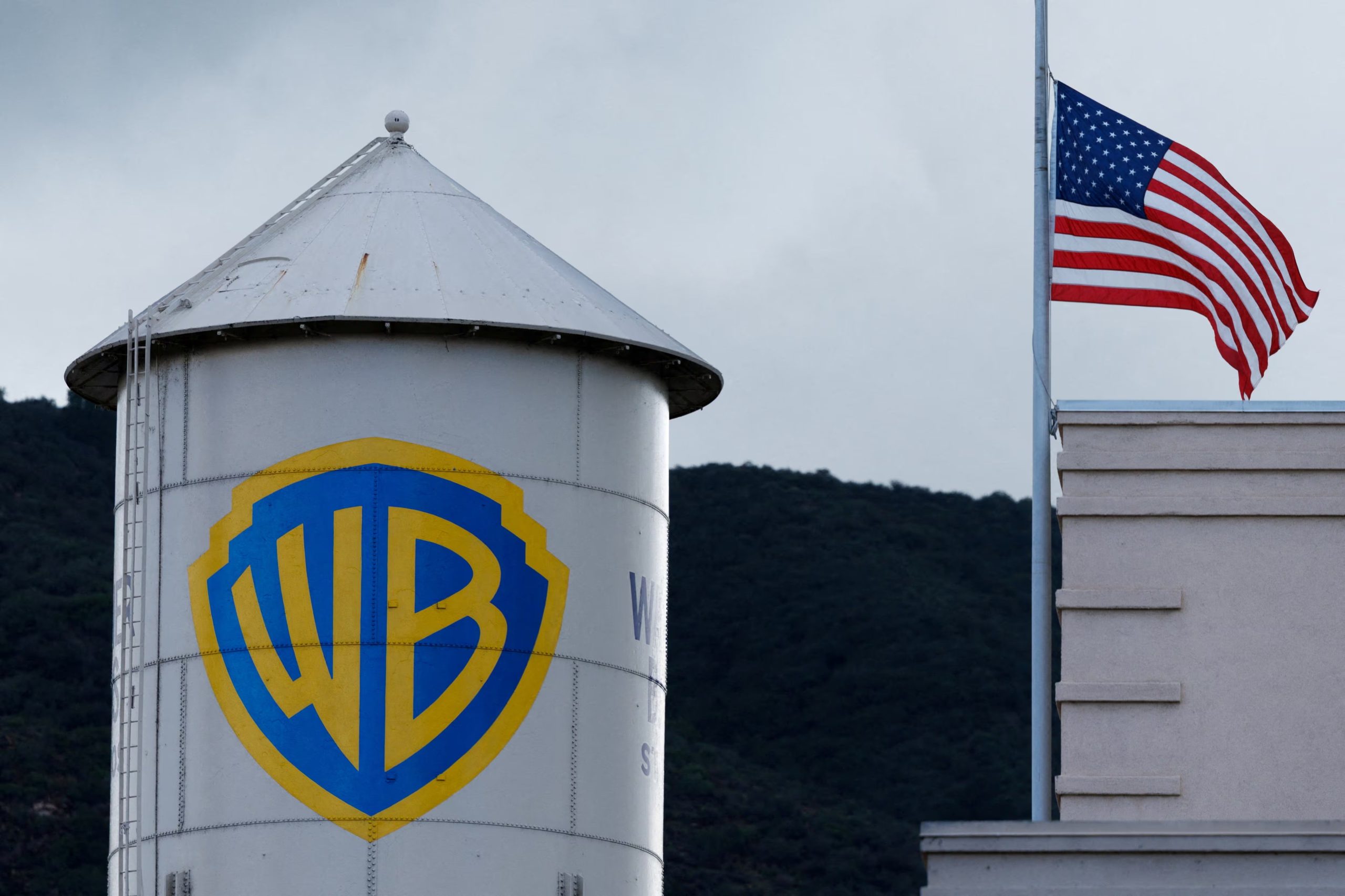 Una coalición de estados encabezada por California prepara una demanda para bloquear la fusión entre Paramount y Warner Bros (REUTERS/Mike Blake).