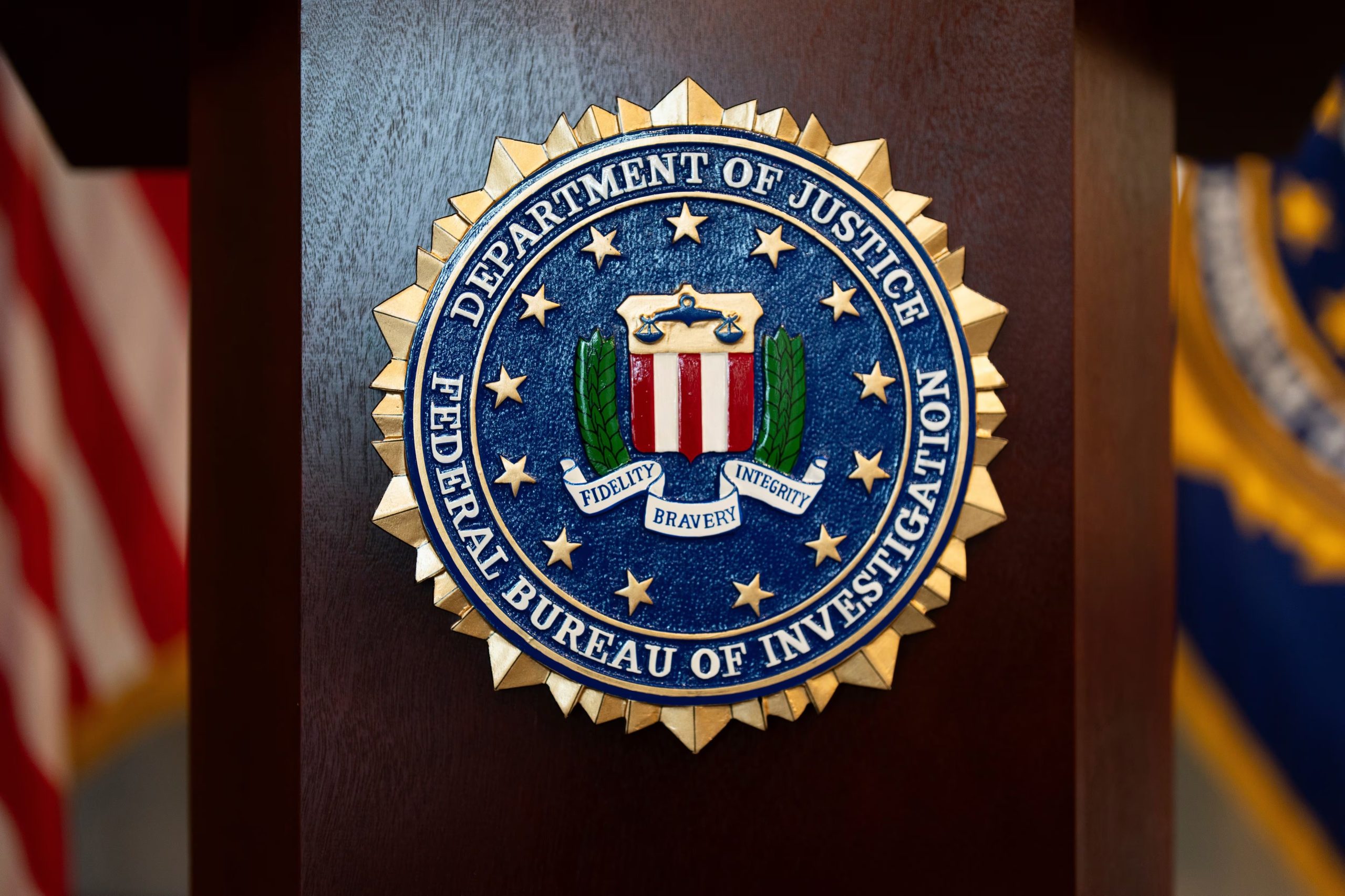 La orden judicial autoriza al FBI a incautar documentos, muestras de metacrilato de metilo y registros del sistema de enfriamiento de la planta de California (AP Foto/Jenny Kane, Archivo)