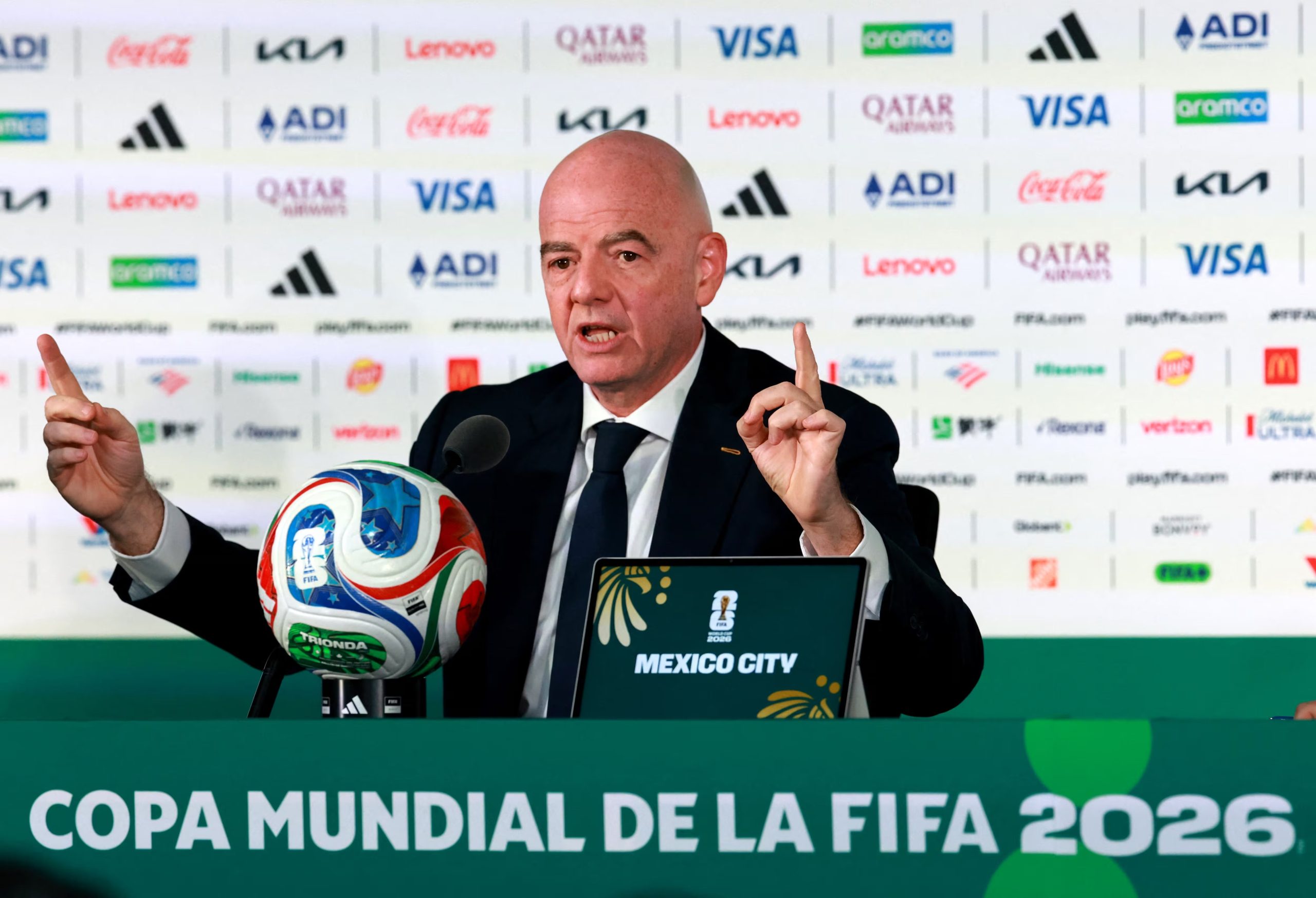 Gianni Infantino, presidente de la FIFA, defendió la política de precios dinámicos para el Mundial 2026 y afirmó que las tarifas responden al mercado norteamericano, en medio de una demanda récord y una amplia oferta en instancias clave del torneo (REUTERS/Henry Romero)